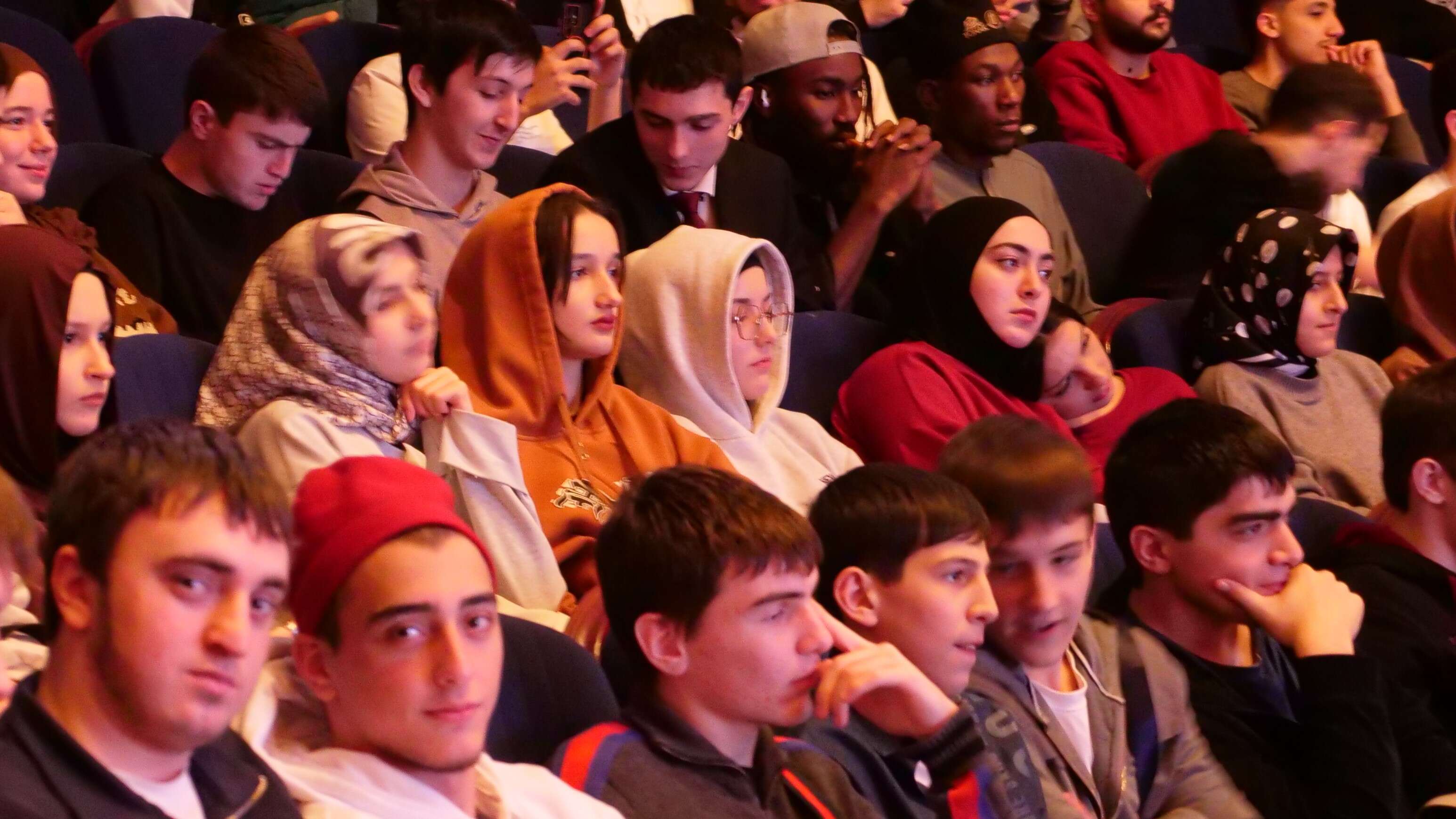 Темирлан Абуталимов поздравил сотрудников Республиканского центра русского языка и культуры с 10-летним юбилеем