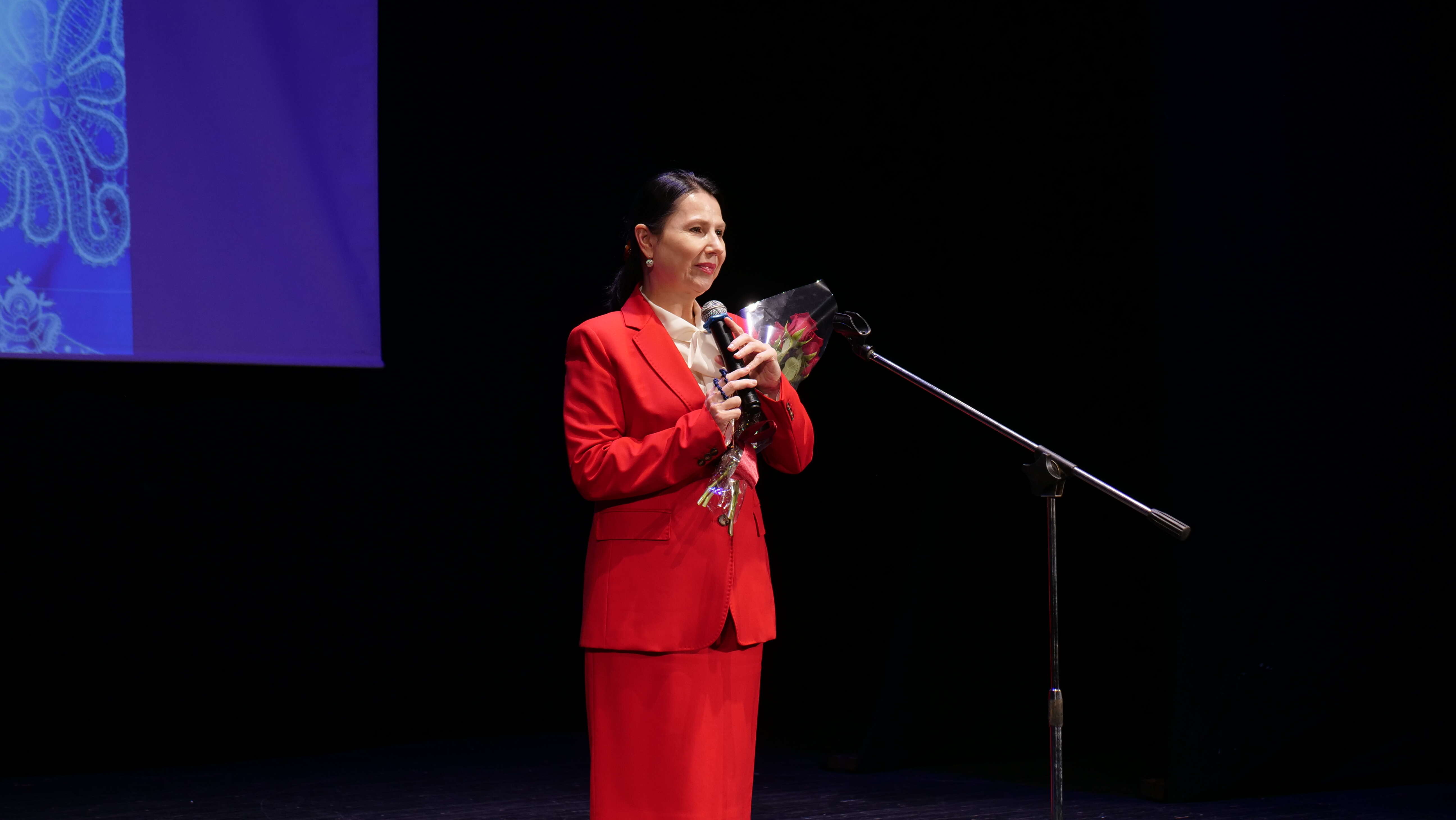 Темирлан Абуталимов поздравил сотрудников Республиканского центра русского языка и культуры с 10-летним юбилеем