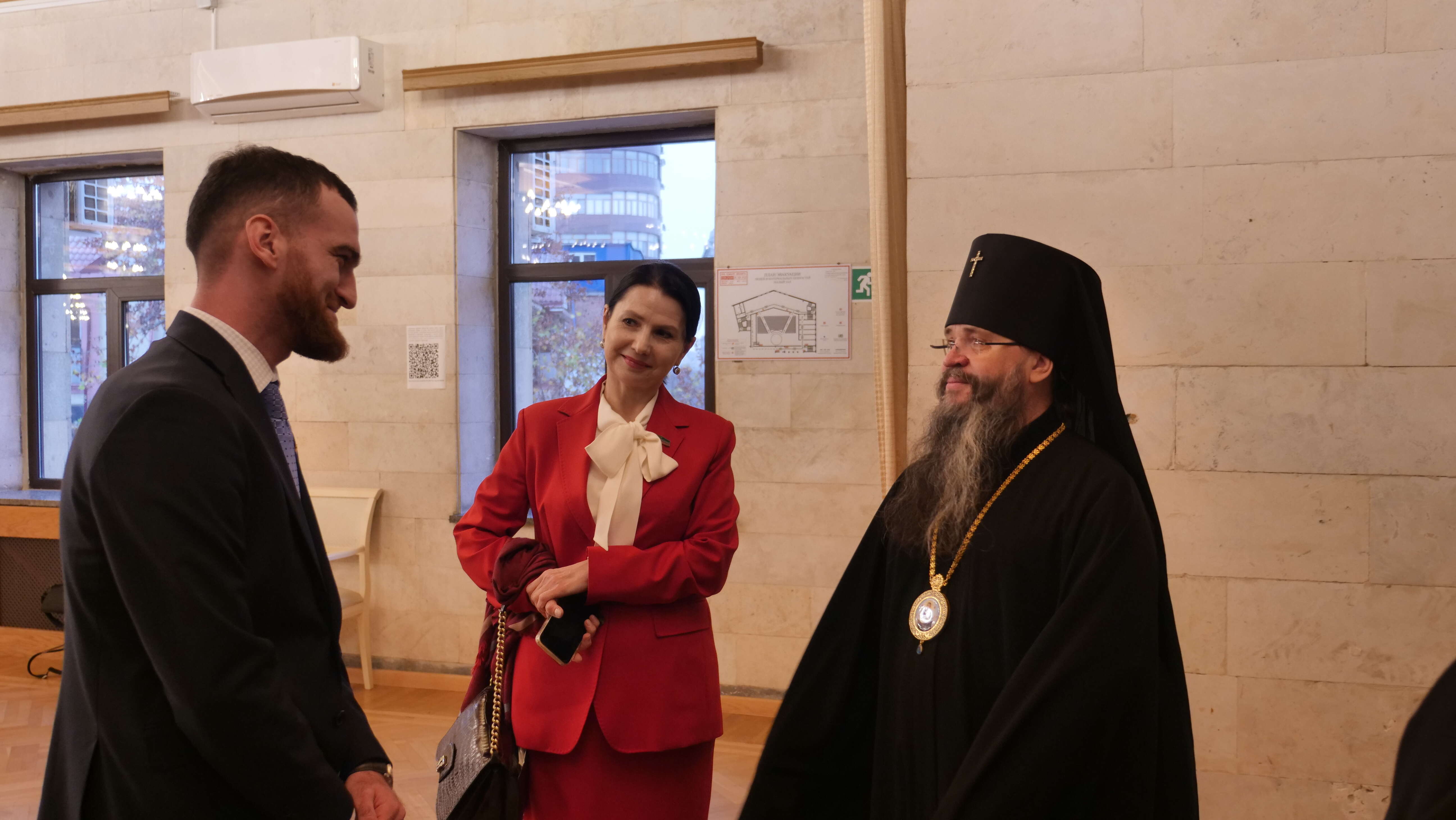 Темирлан Абуталимов поздравил сотрудников Республиканского центра русского языка и культуры с 10-летним юбилеем