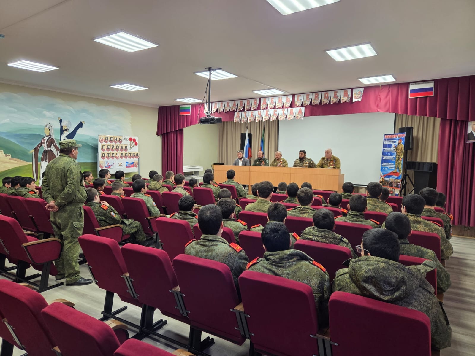 «Есть такая профессия - Родину защищать». Представитель Миннаца Дагестана встретился с кадетами в Дербенте