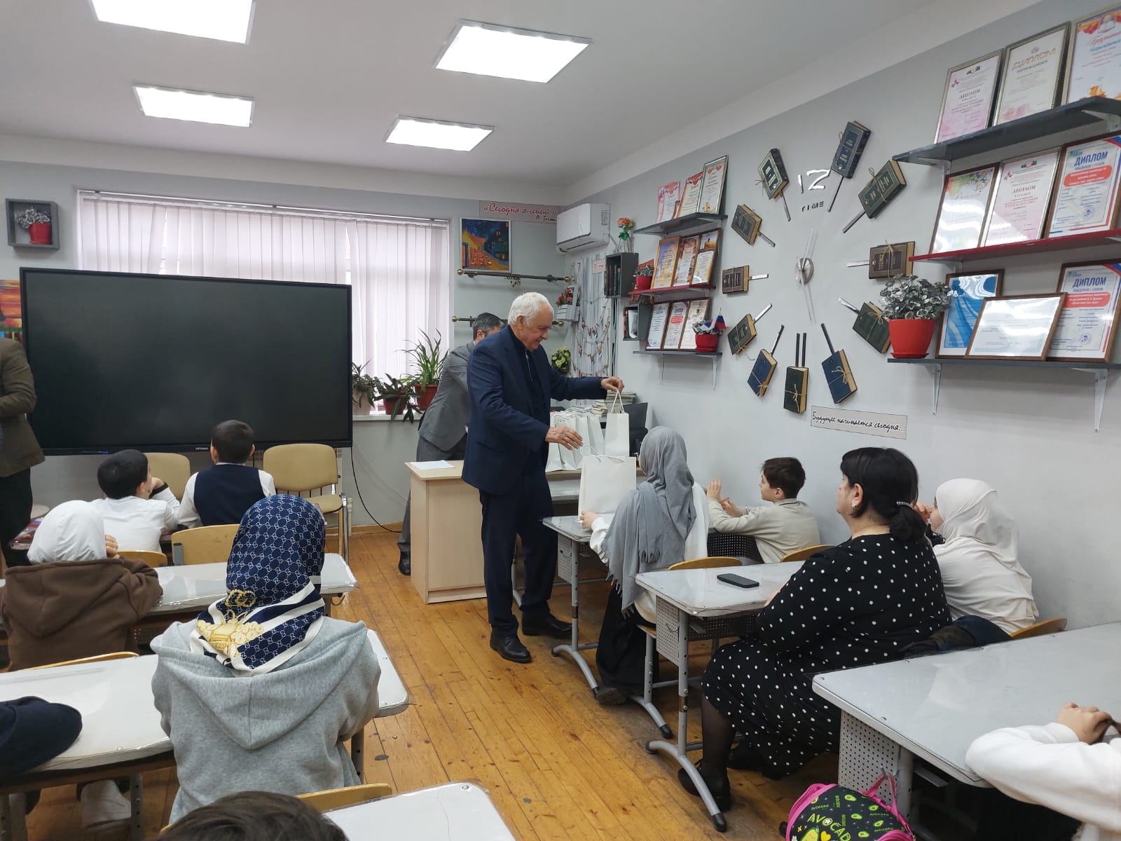 Старейшины Дагестана поделились опытом со школьниками в рамках проекта «Советы мудрых»