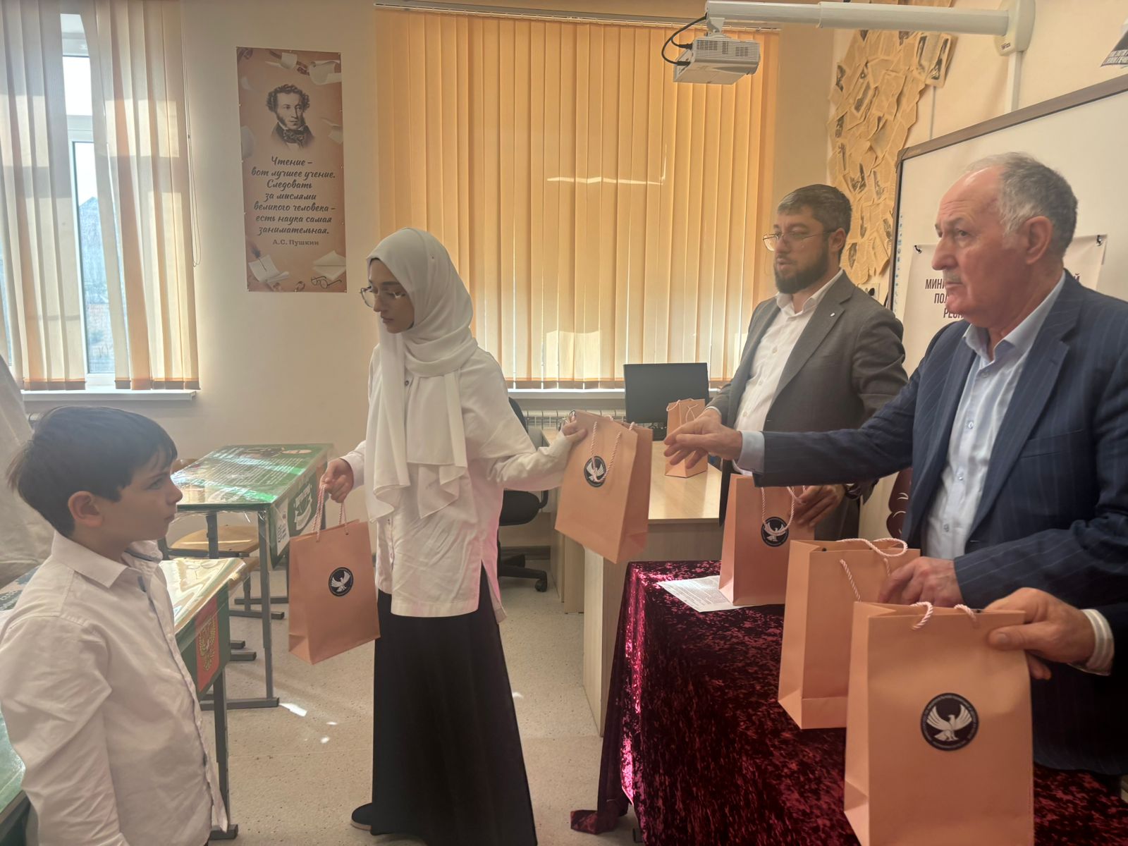 «Советы мудрых» от старейшин Дагестана услышали школьники Махачкалы