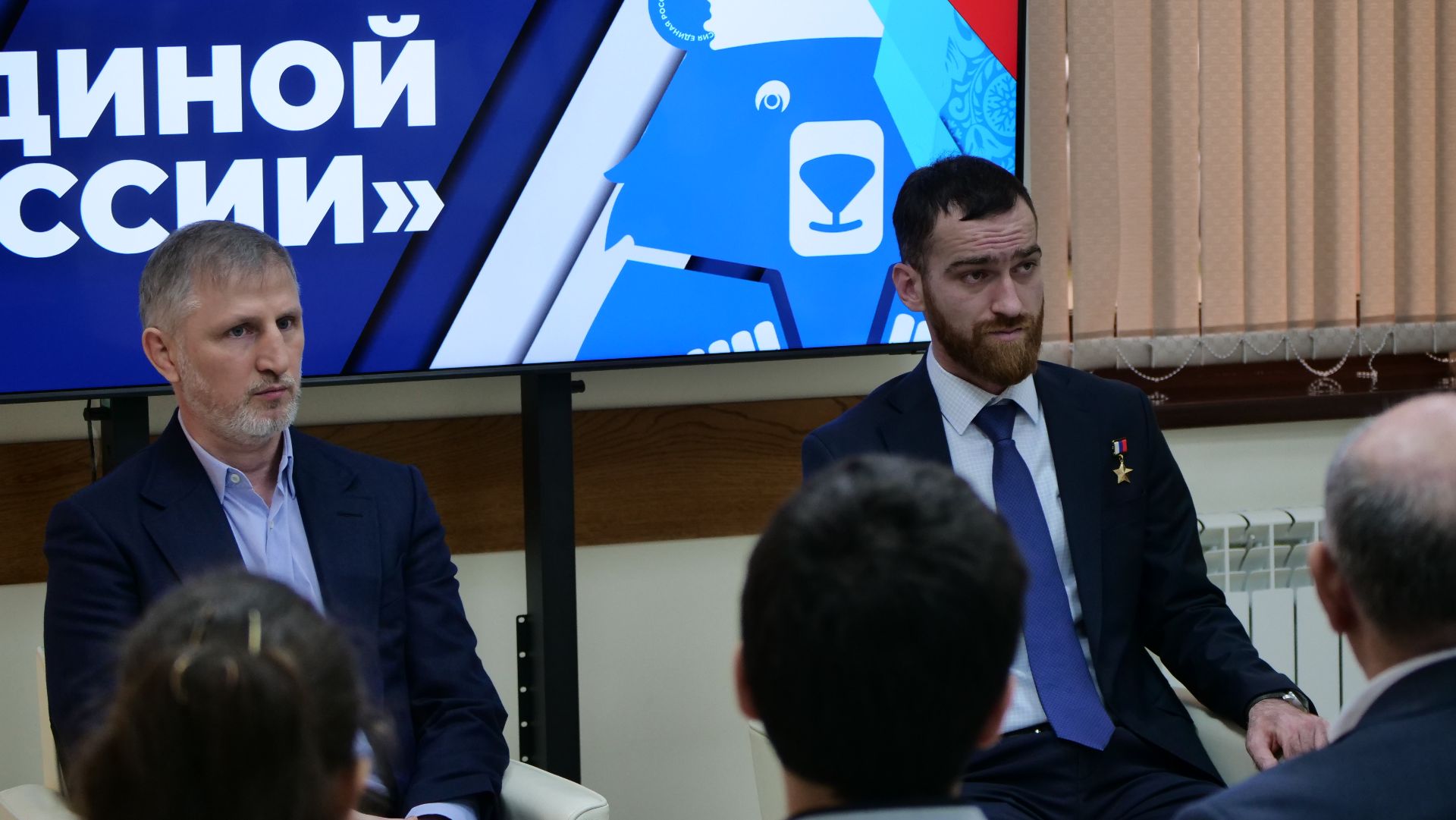 «Письма на фронт». Темирлан Абуталимов встретился с участниками патриотического проекта