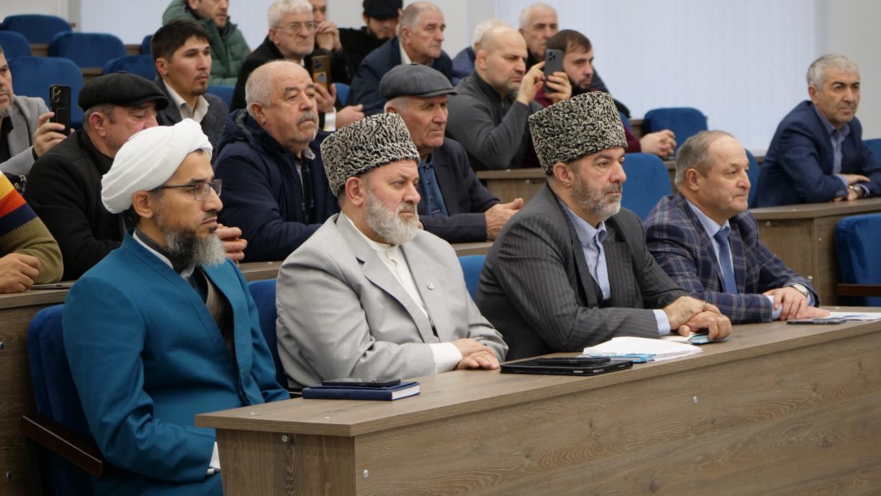 Международная конференция, посвященная видным духовным деятелям Ирана XX века Абдулкадыру и Ибрагиму Дагестани, прошла в Махачкале