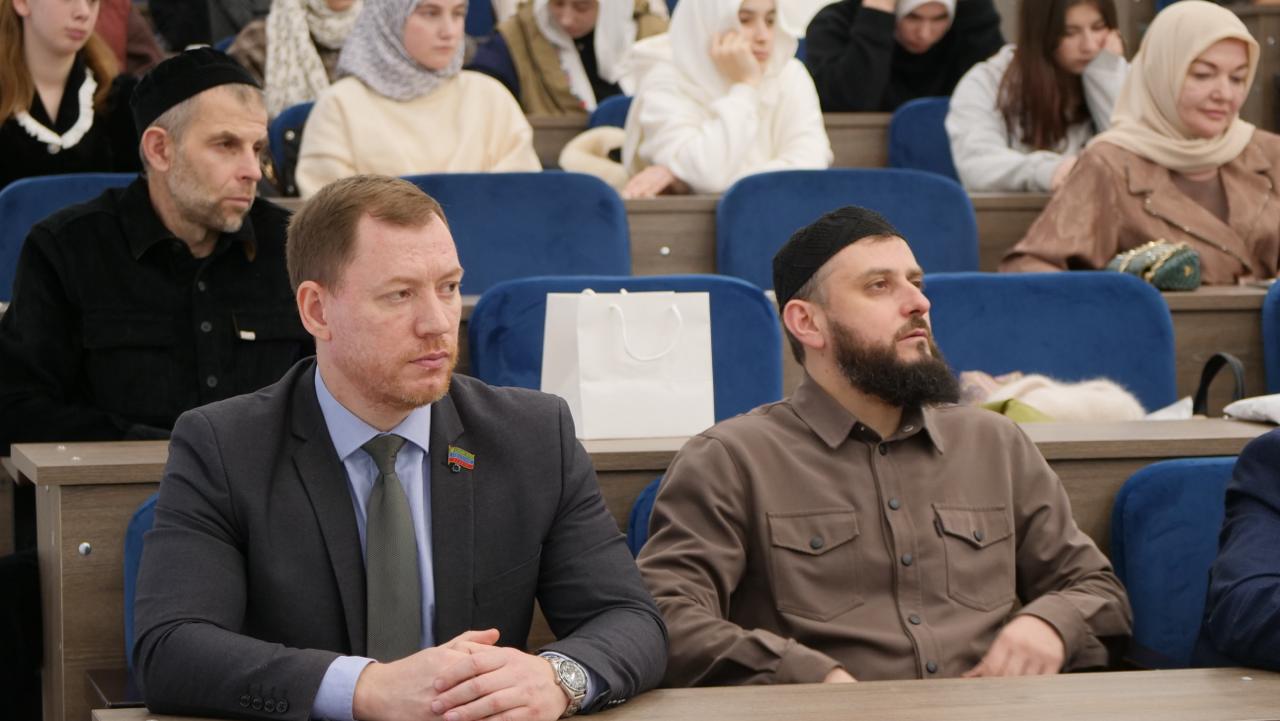 Международная конференция, посвященная видным духовным деятелям Ирана XX века Абдулкадыру и Ибрагиму Дагестани, прошла в Махачкале