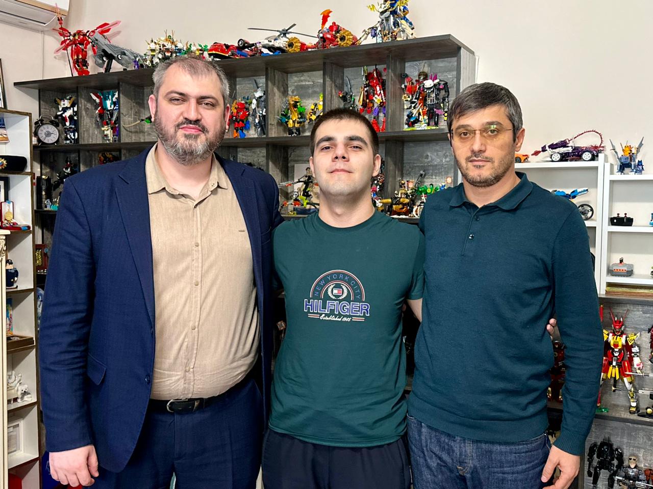 Сотрудники Миннаца Дагестана посетили семью участника СВО Арифа Рамазанова