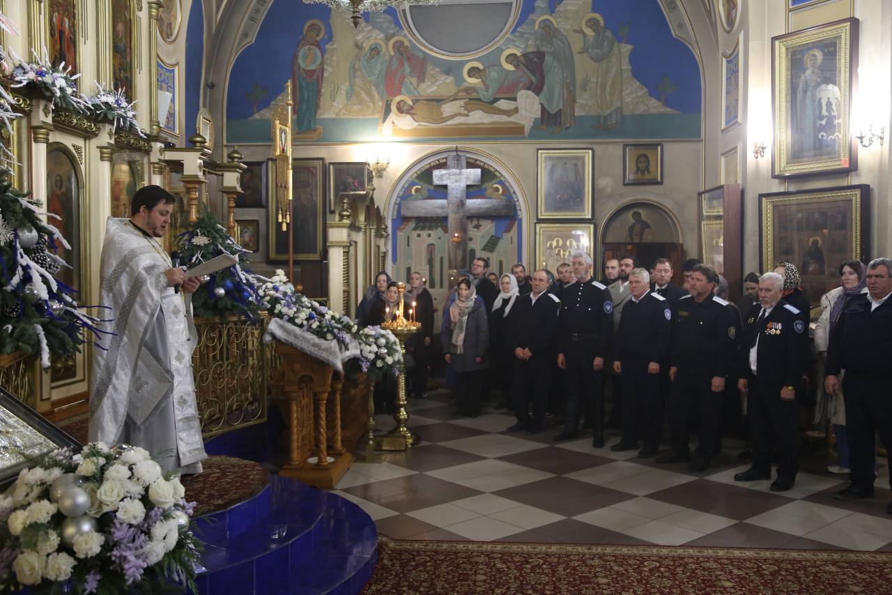 В Рождественский сочельник в Свято-Успенском кафедральном соборе Махачкалы прошло торжественное богослужение