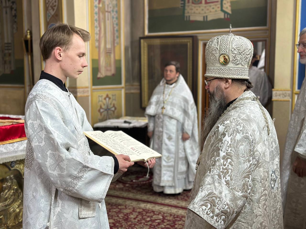 В Рождественский сочельник в Свято-Успенском кафедральном соборе Махачкалы прошло торжественное богослужение