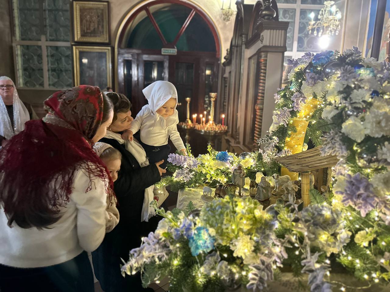 В Рождественский сочельник в Свято-Успенском кафедральном соборе Махачкалы прошло торжественное богослужение