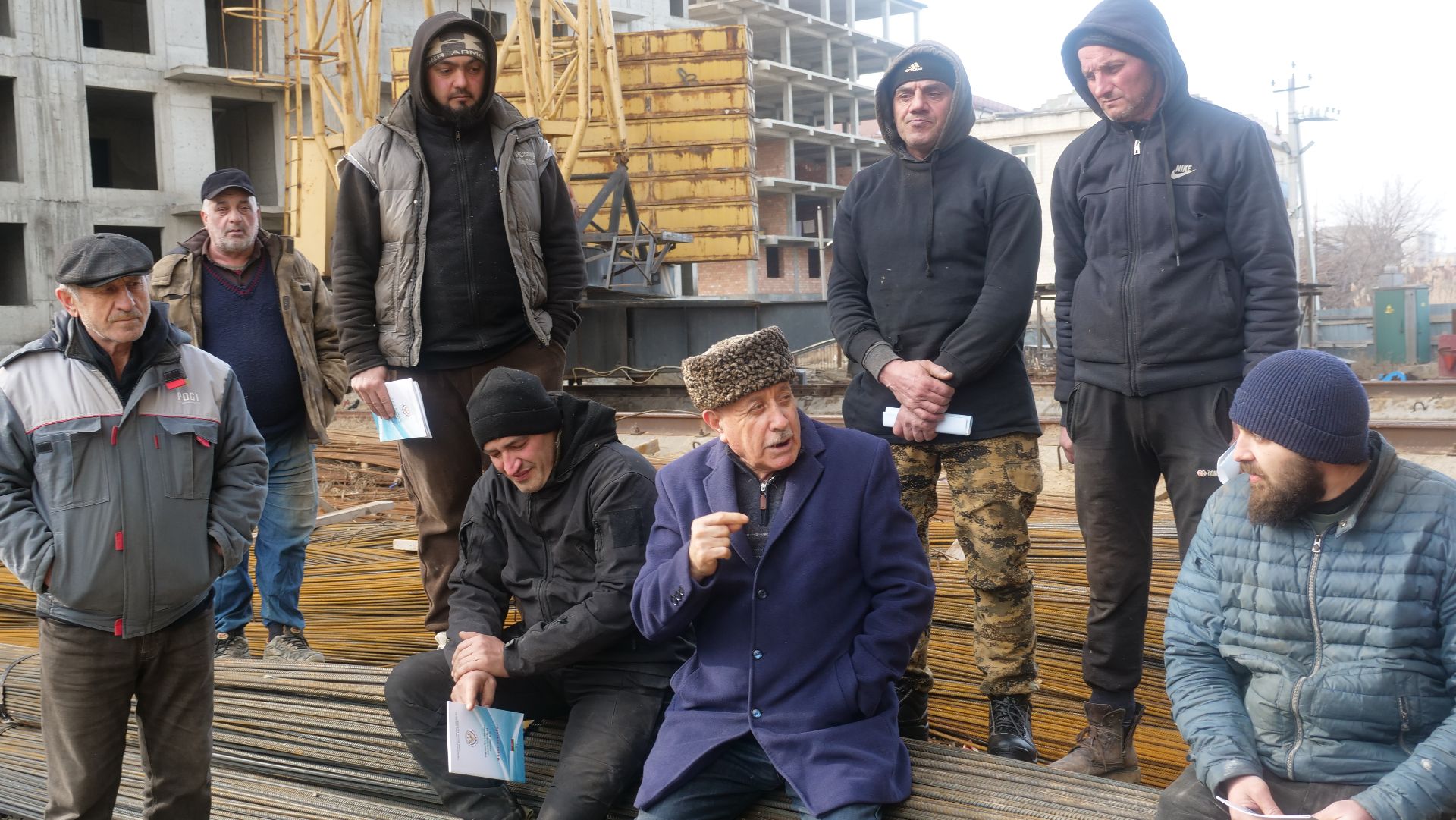 12 гражданам Азербайджана представители Миннаца Дагестана рассказали о правилах пребывания на территории России