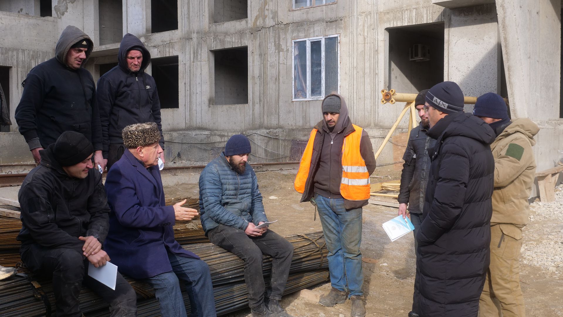 12 гражданам Азербайджана представители Миннаца Дагестана рассказали о правилах пребывания на территории России