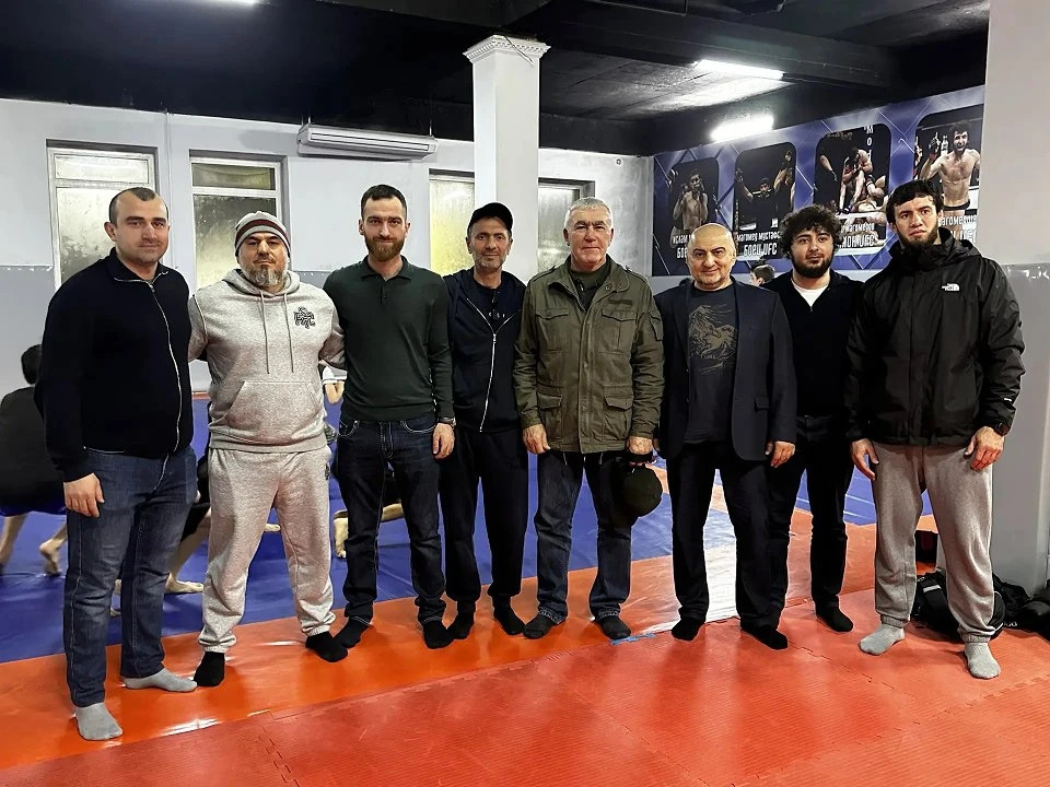 Встреча с Героями России. Темирлан Абуталимов и Магомед Баачилов посетили Школу единоборств в Махачкале