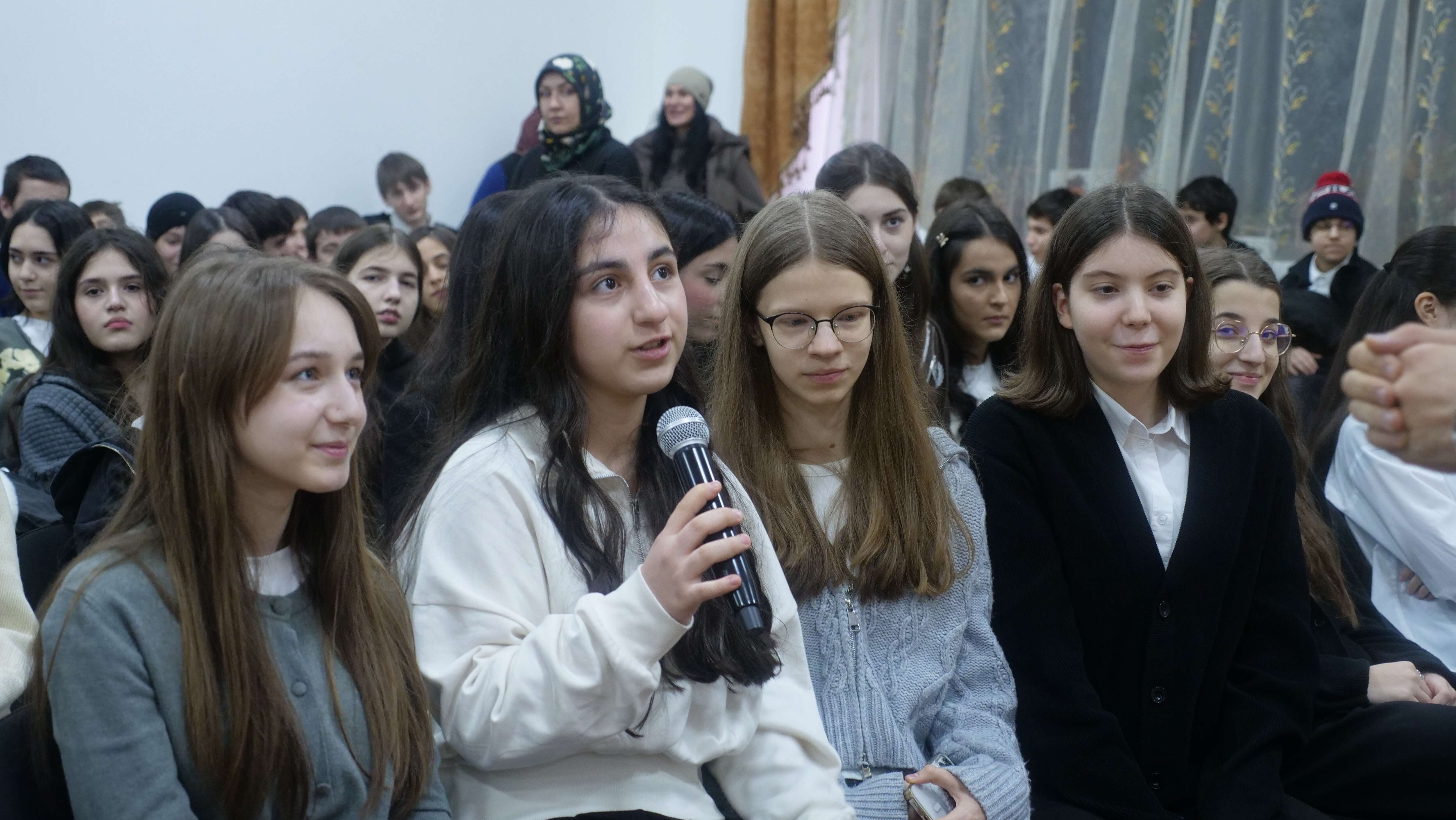 Диалог, который объединяет: в школах Махачкалы проходит Неделя гармоничных межконфессиональных отношений