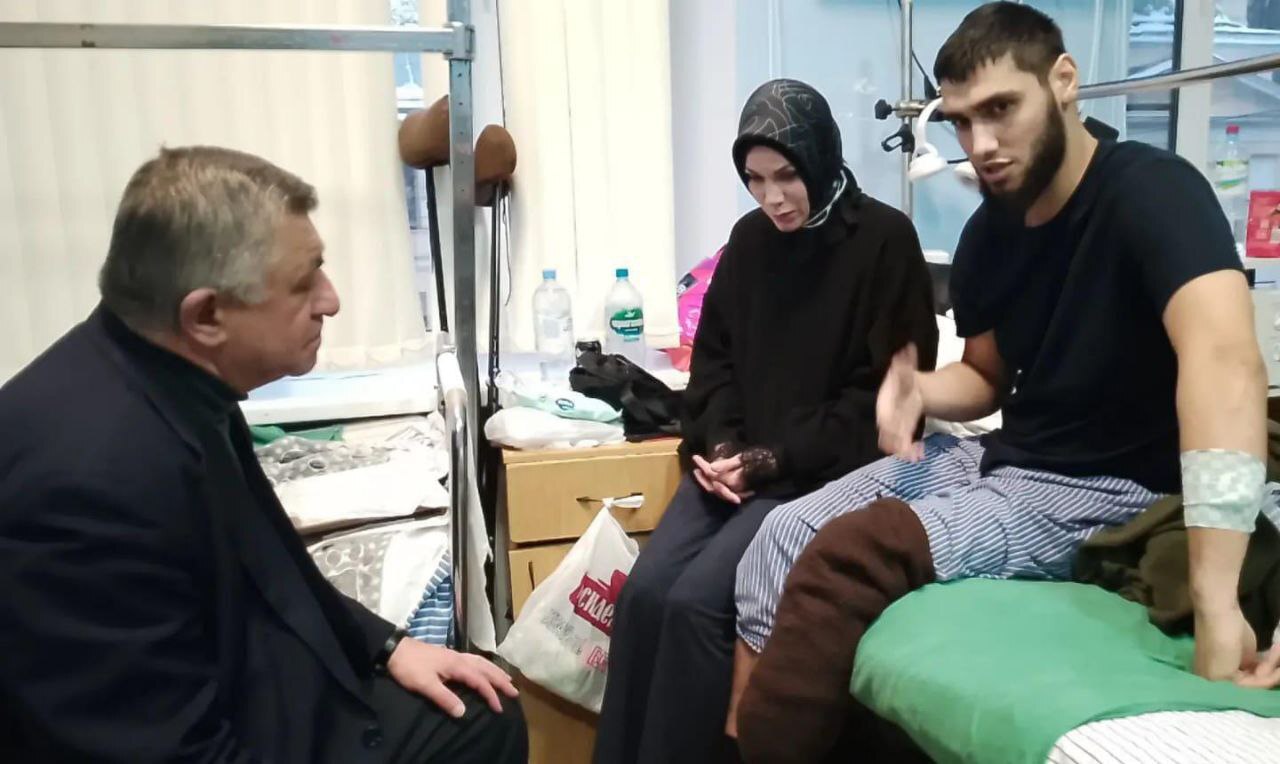 Руководитель представительства Дагестана в Санкт-Петербурге навестил участника СВО Мурада Джумартова