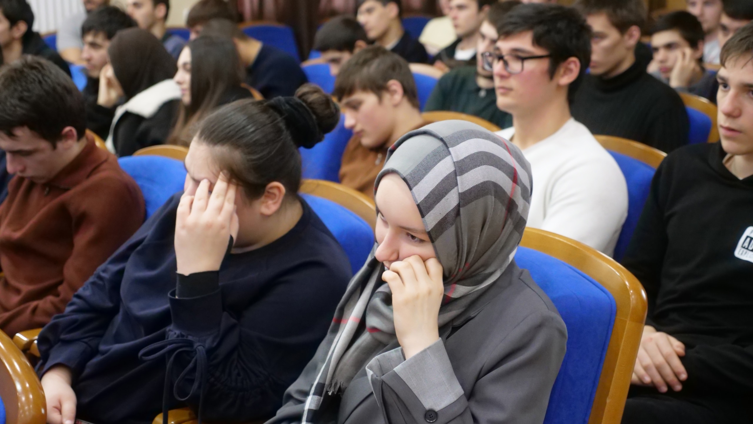 Темирлан Абуталимов поздравил ДГУНХ с юбилеем