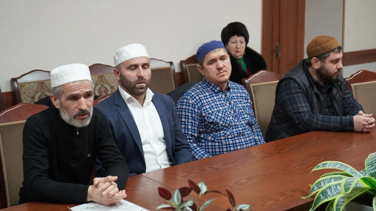 Темирлан Абуталимов провёл приём граждан в Дагестанских Огнях