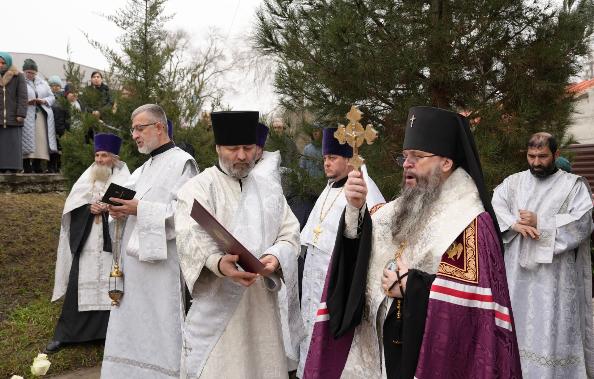 Кизляр помнит: в Соборе святого Георгия Победоносца прошла панихида по жертвам трагедии