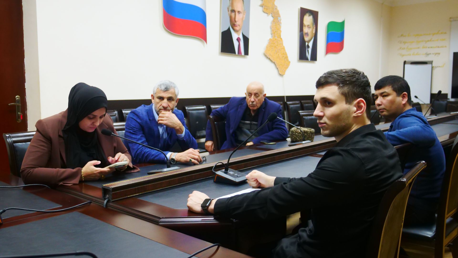 В Министерстве по национальной политике и делам религий Республики Дагестан прошла рабочая встреча с руководителями национально-культурных автономий и диаспор.