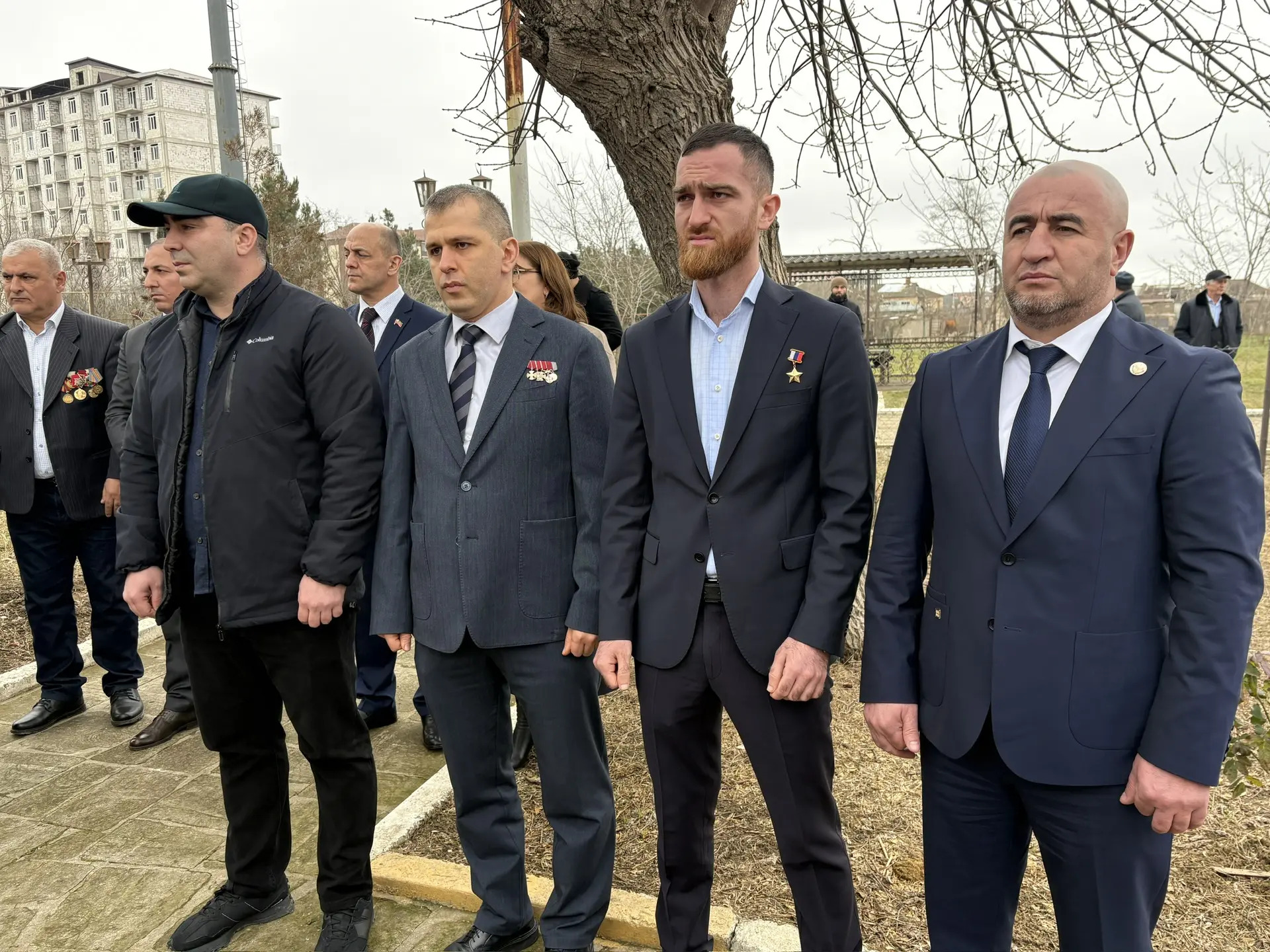 Дань памяти участникам СВО и разговор с молодежью. Темирлан Абуталимов посетил Дагестанские Огни