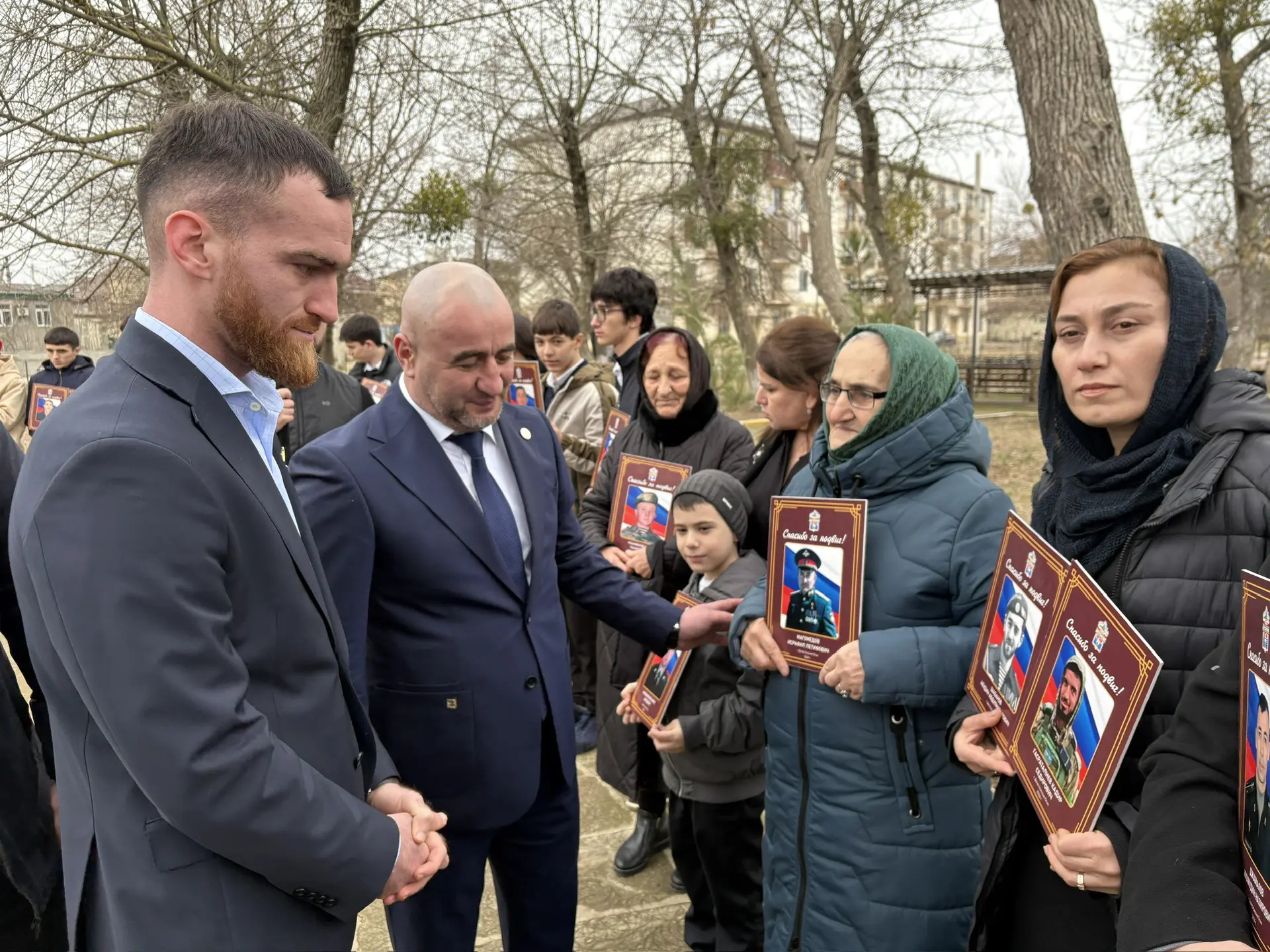 Дань памяти участникам СВО и разговор с молодежью. Темирлан Абуталимов посетил Дагестанские Огни