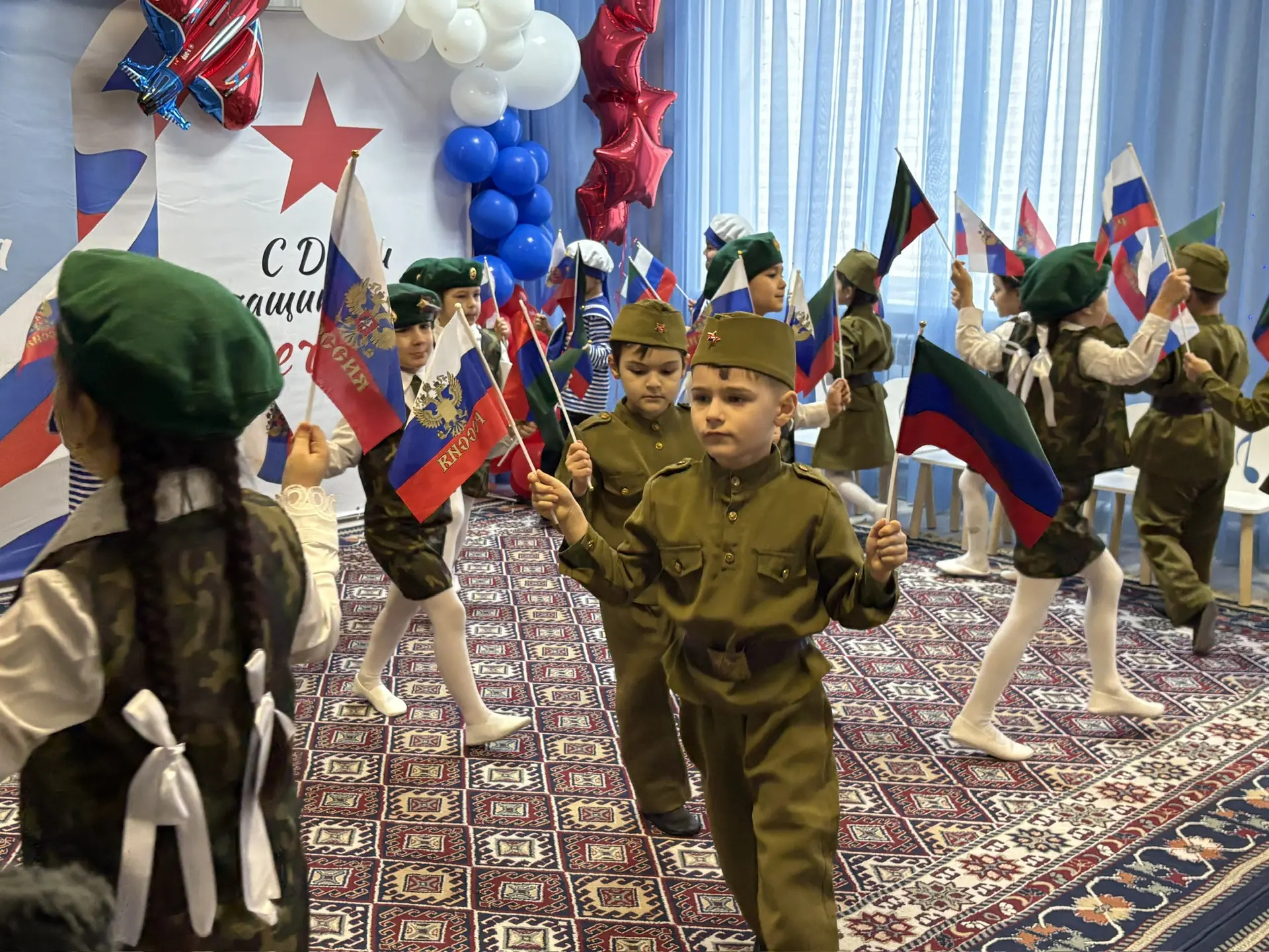 Дань памяти участникам СВО и разговор с молодежью. Темирлан Абуталимов посетил Дагестанские Огни