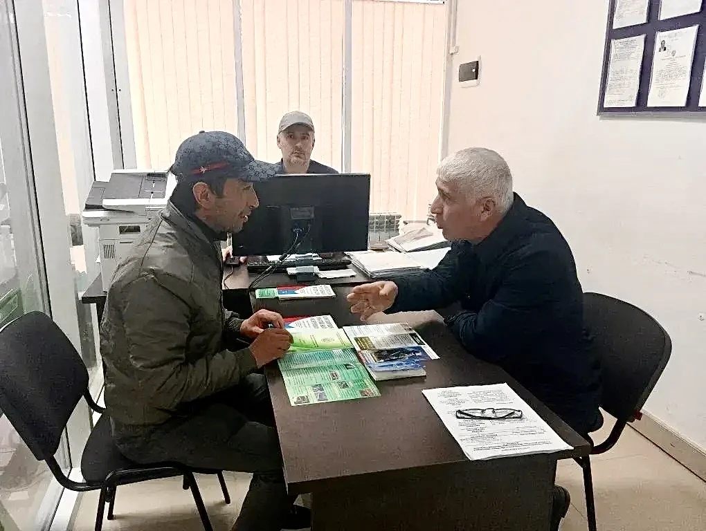 В Карабудахкентском районе 20 иностранным гражданам разъяснили вопросы миграционного законодательства и социальной адаптации