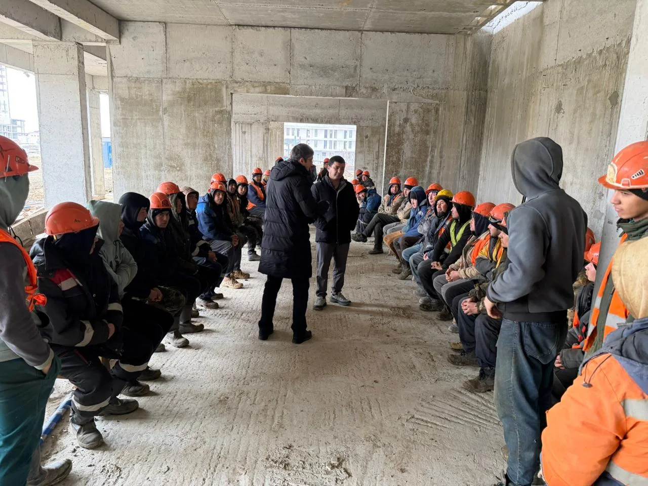 70 гражданам Узбекистана представители Миннаца Дагестана рассказали о правилах пребывания на территории России