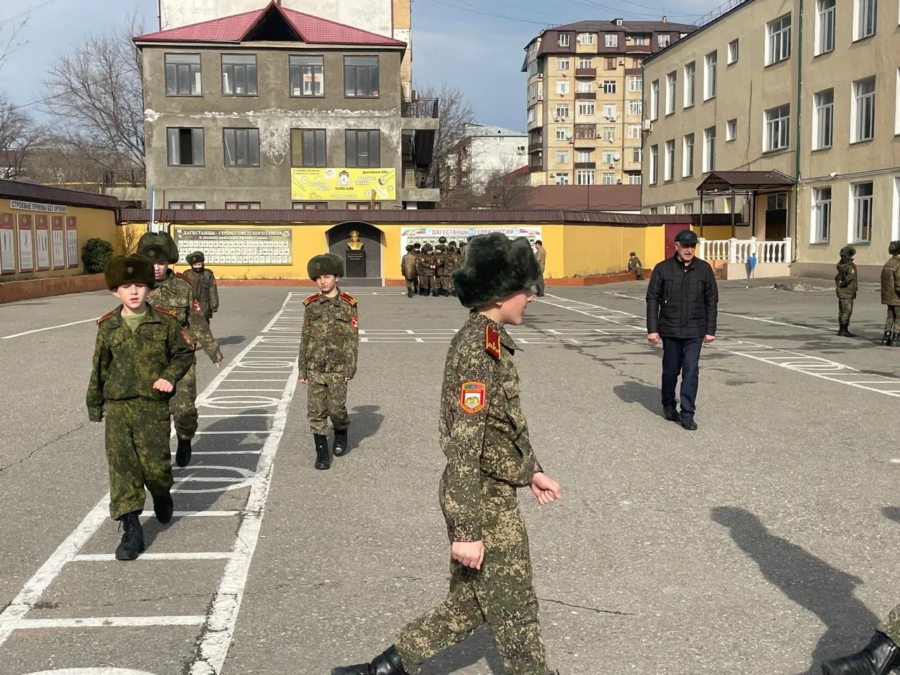 Что такое патриотизм и как жить в согласии? Беседы с кадетами прошли в Махачкале
