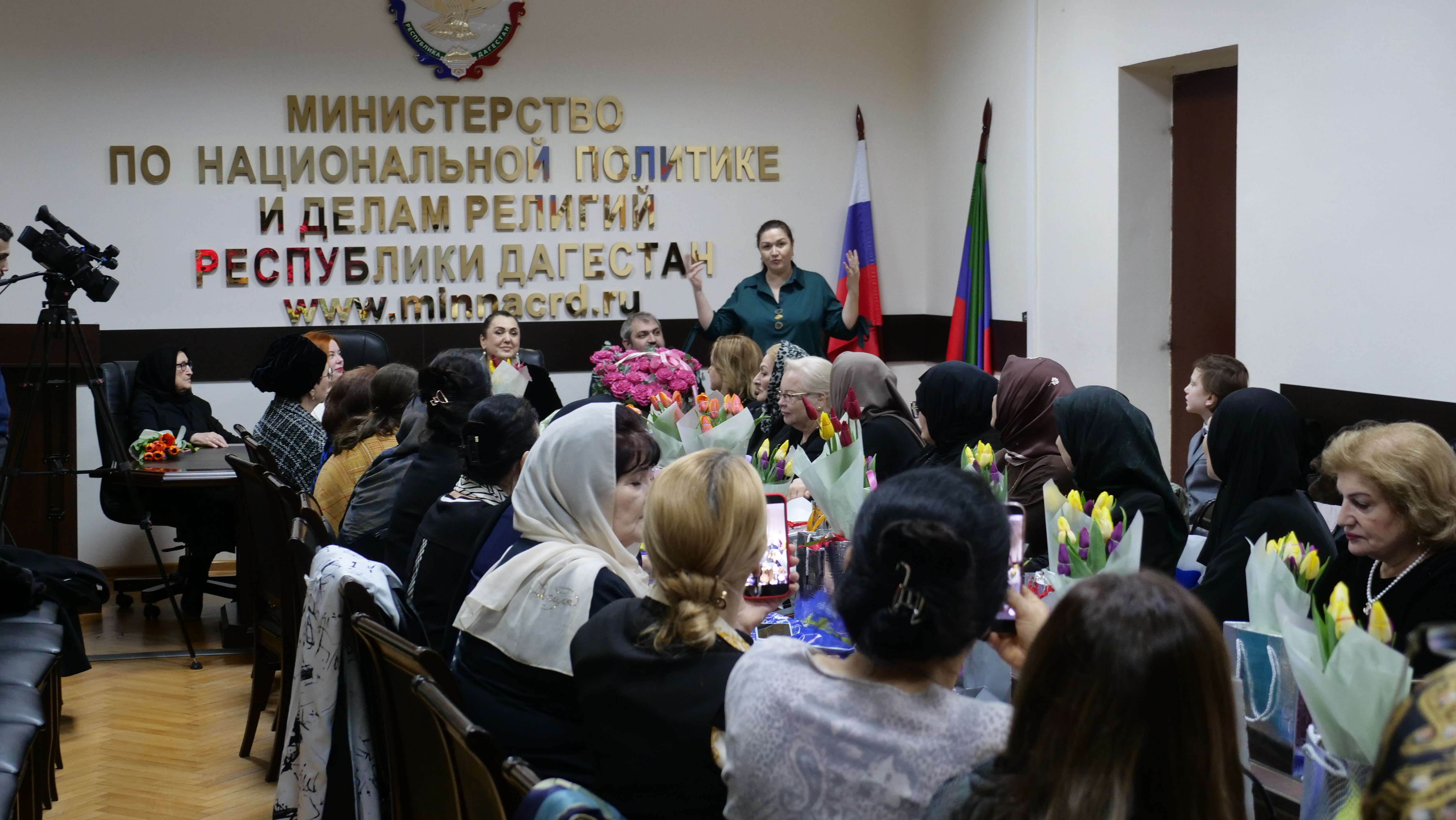 «В честь прекрасных дам» … Медаль «Слава матери защитника Отечества» вручили матерям участников СВО