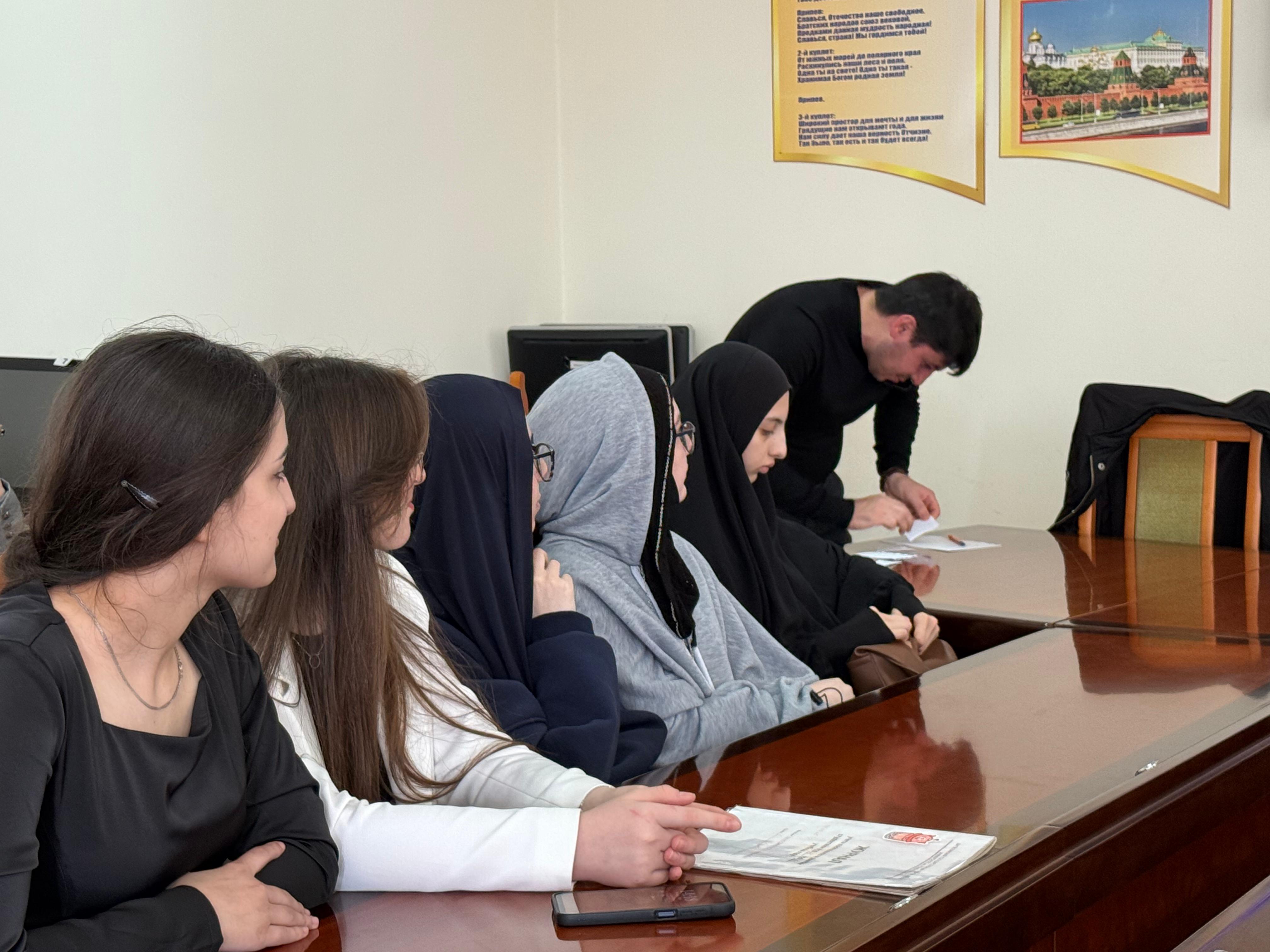 «Не молчи»: студенты ДГПУ в Махачкале обсудили проблему буллинга