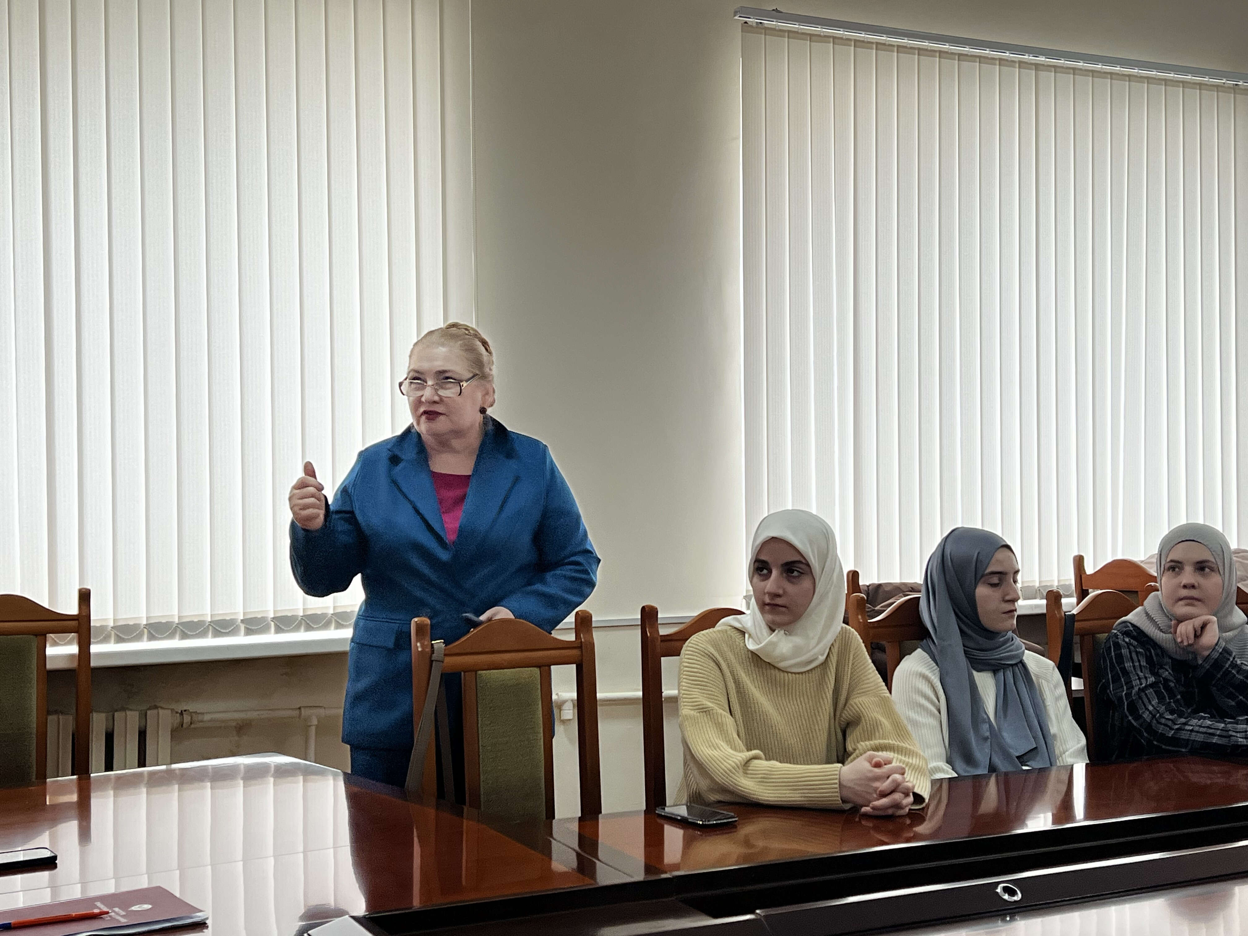 Правда или ложь? Студентам в Махачкале объяснили, как проверить достоверность информации