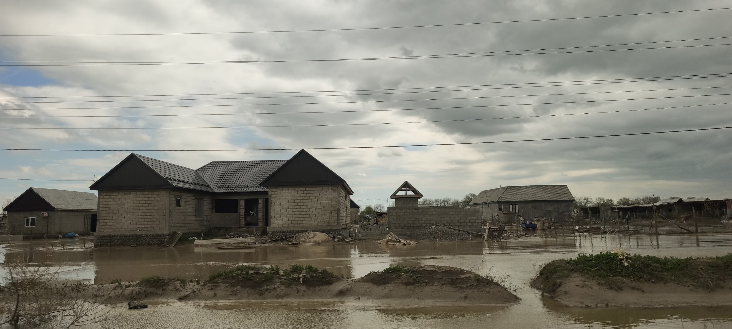 Темирлан Абуталимов посетил с рабочим визитом пострадавший от паводков Хасавюртовский район