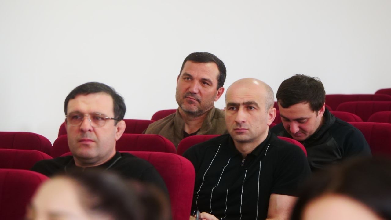 Темирлан Абуталимов посетил с рабочим визитом пострадавший от паводков Хасавюртовский район