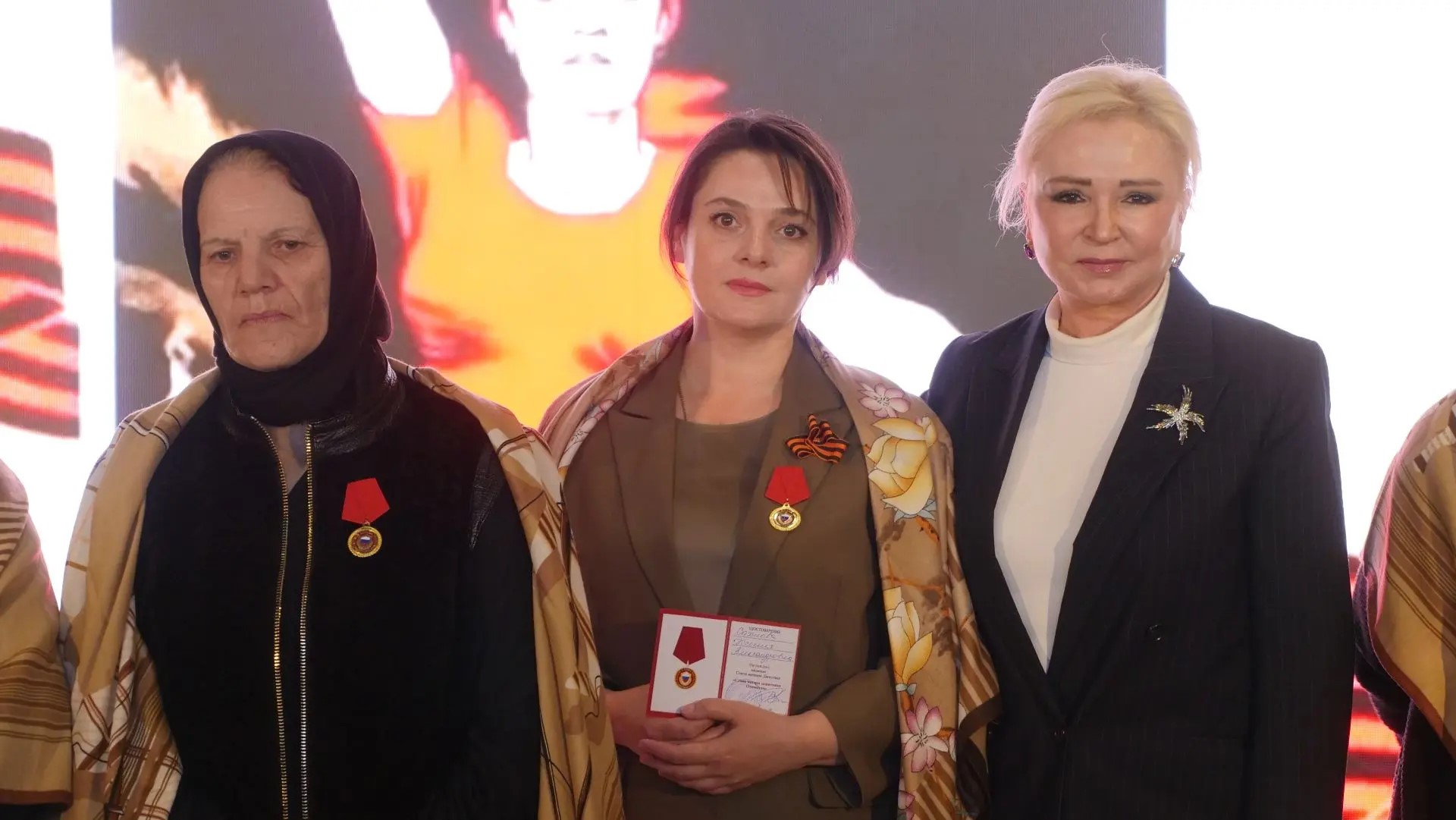 «Женское лицо Победы». В Махачкале открылась выставка, посвящённая подвигу женщин Великой Отечественной войны