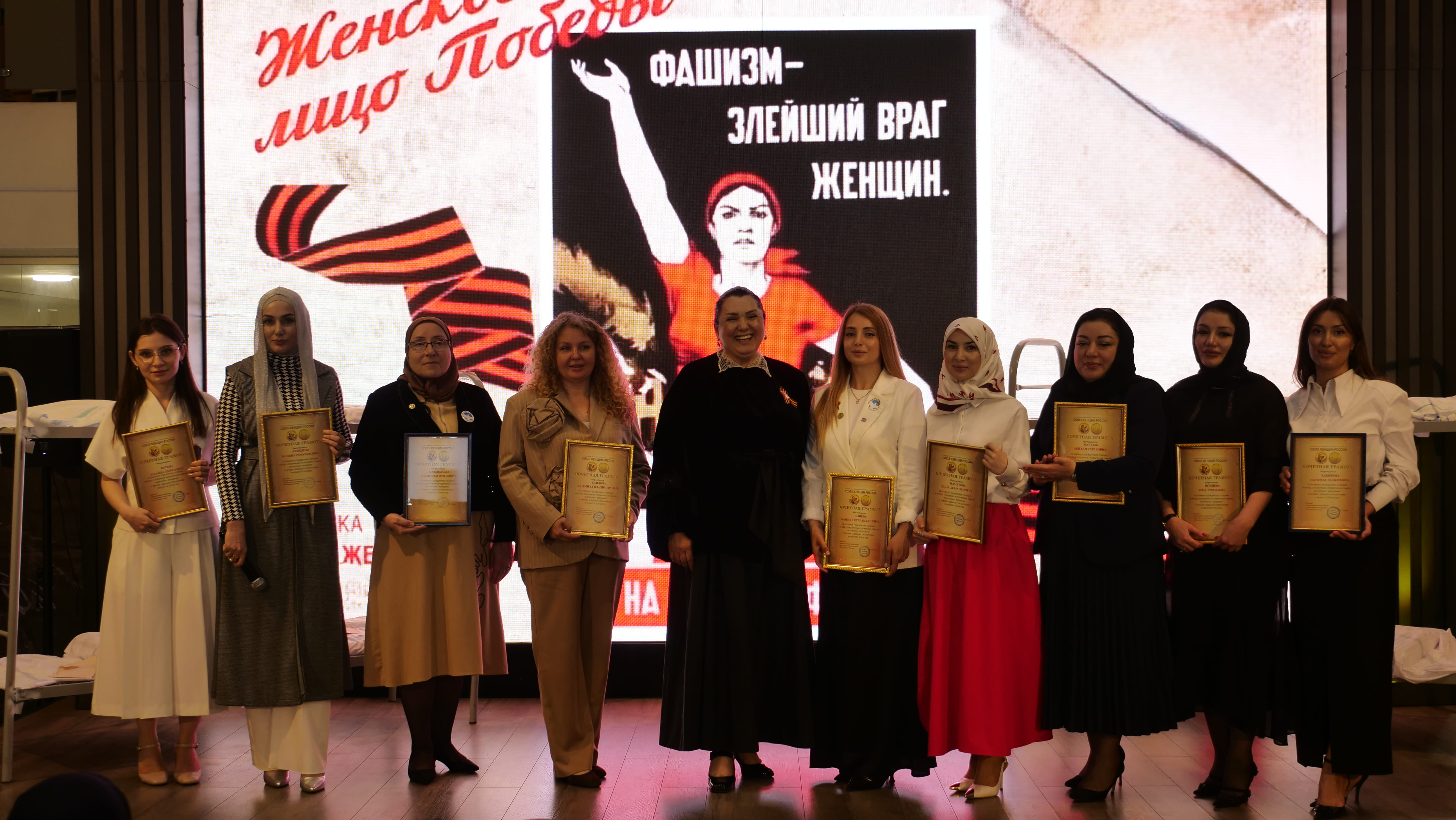 «Женское лицо Победы». В Махачкале открылась выставка, посвящённая подвигу женщин Великой Отечественной войны