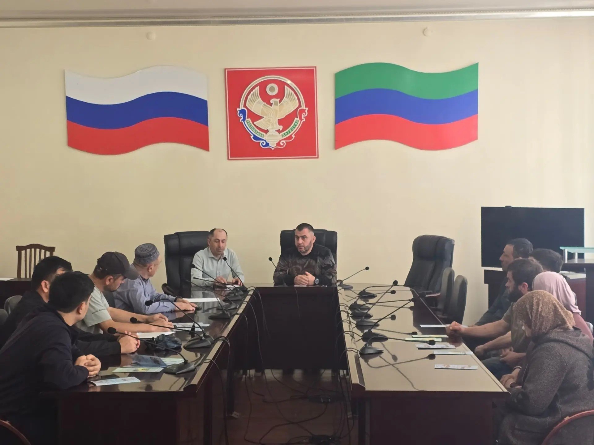 В 3-х районах Дагестана прошли разъяснительные встречи с иностранными гражданами по вопросам миграционного законодательства
