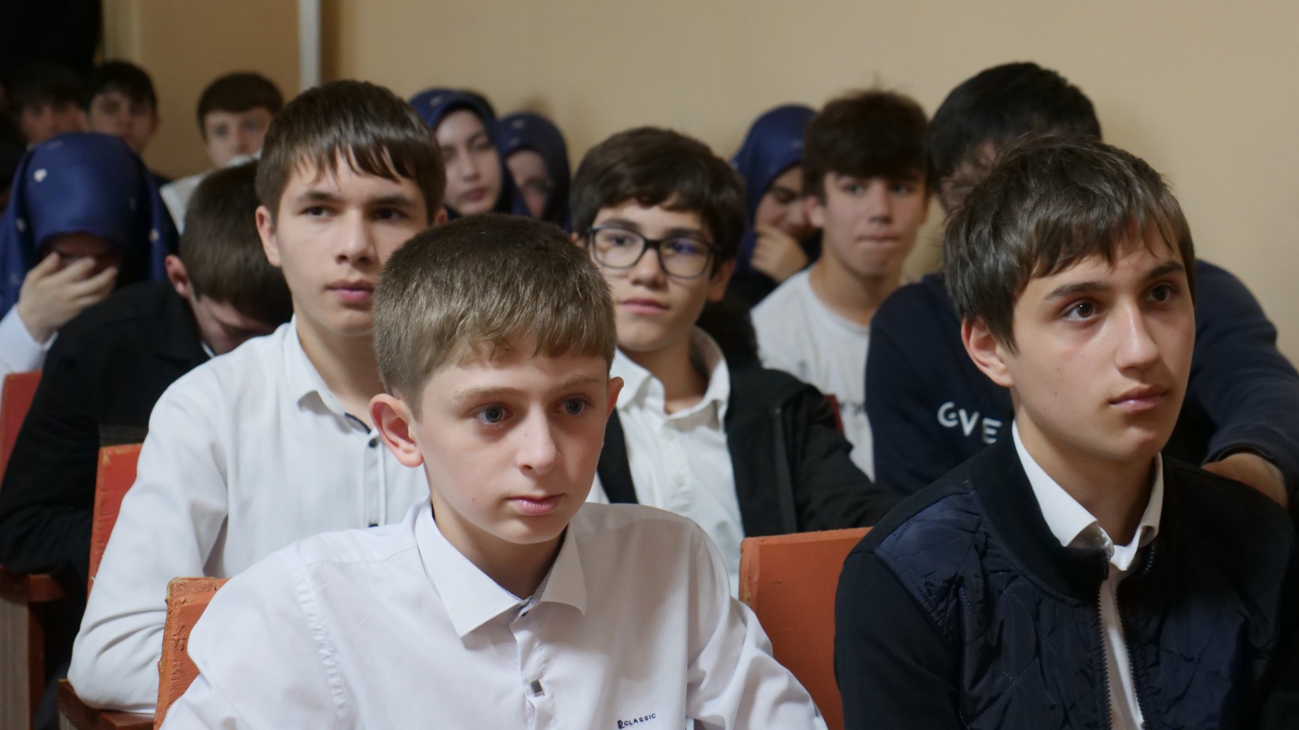 В Дагестане школьникам рассказали об экстремизме, способах вербовки молодежи и профилактике наркопреступлений