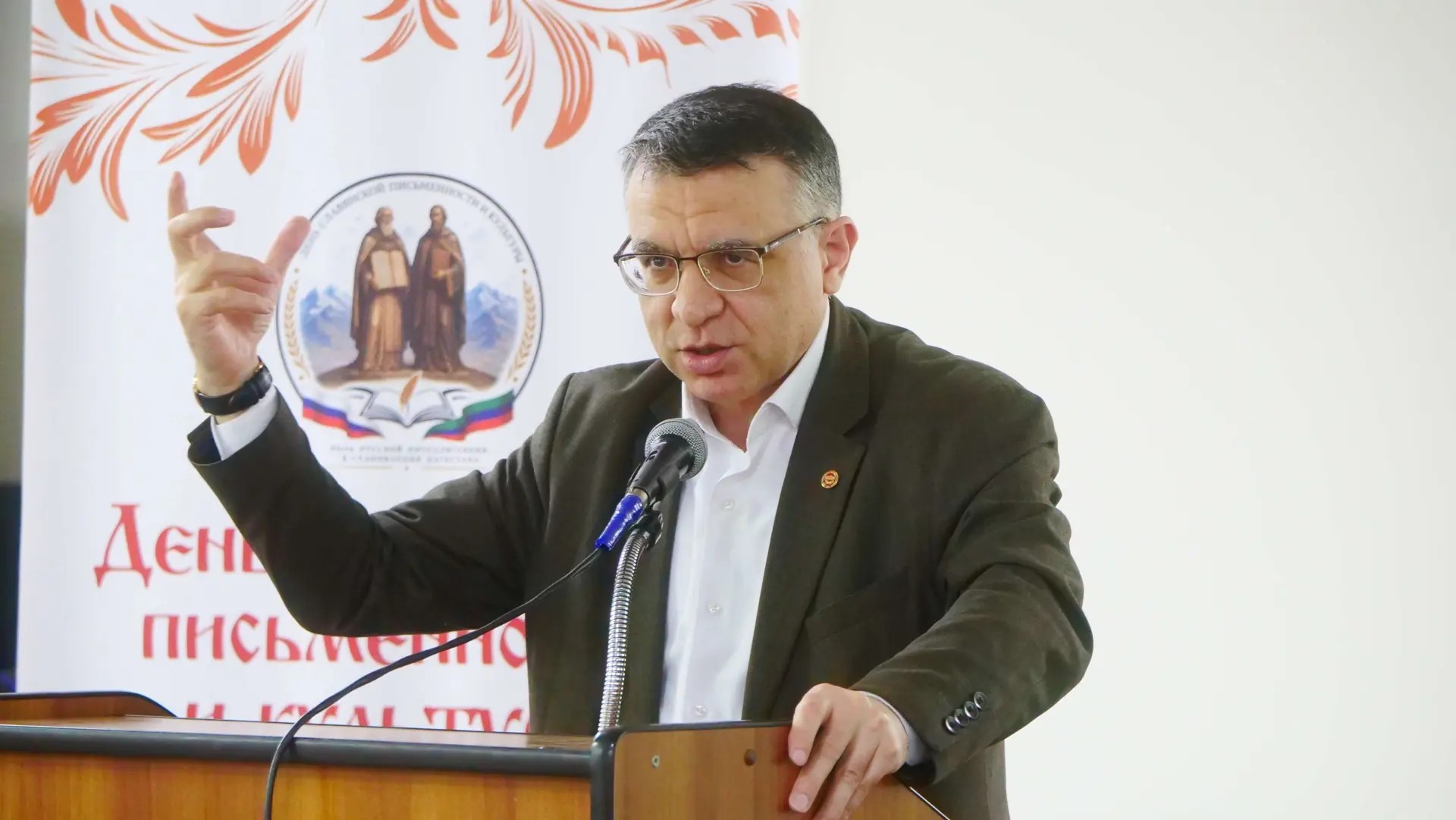 Русский язык как основа единства: в Махачкале обсудили роль русской интеллигенции в развитии Дагестана