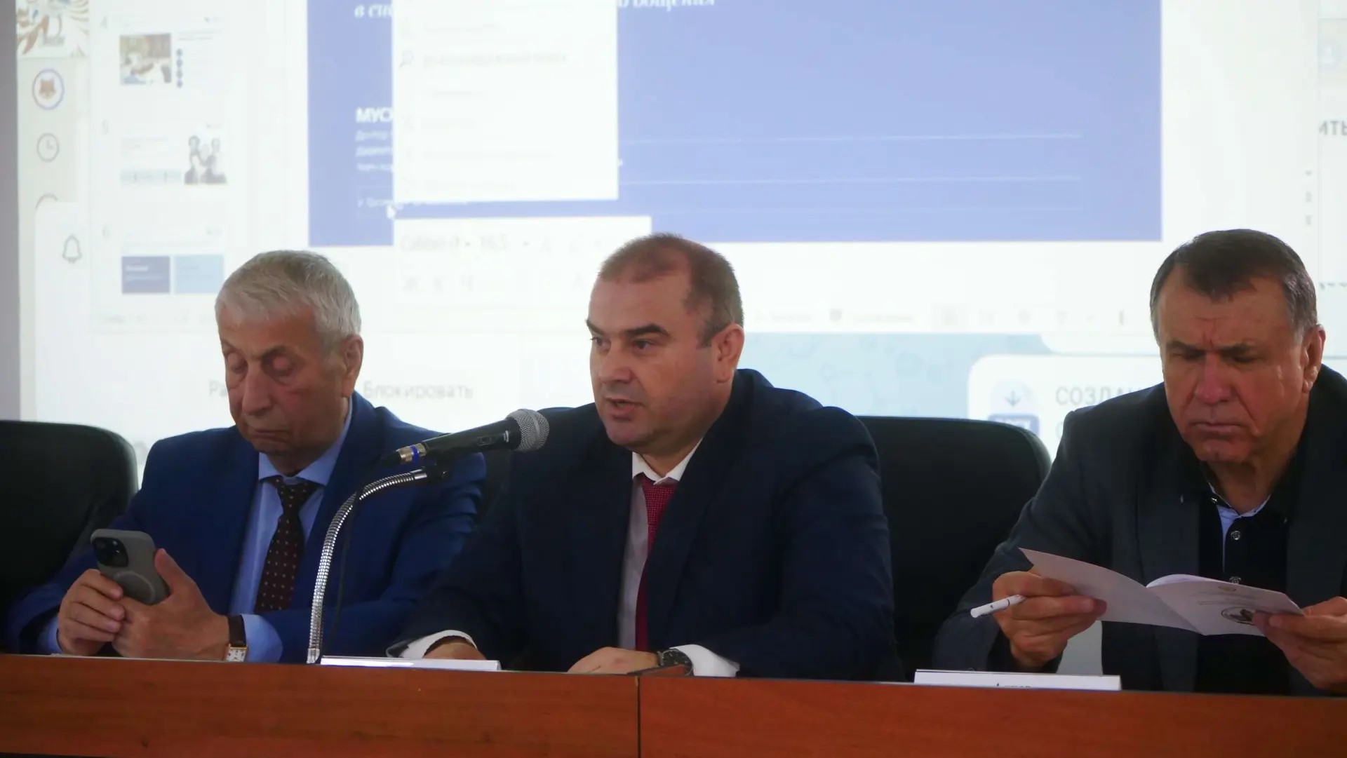 Русский язык как основа единства: в Махачкале обсудили роль русской интеллигенции в развитии Дагестана