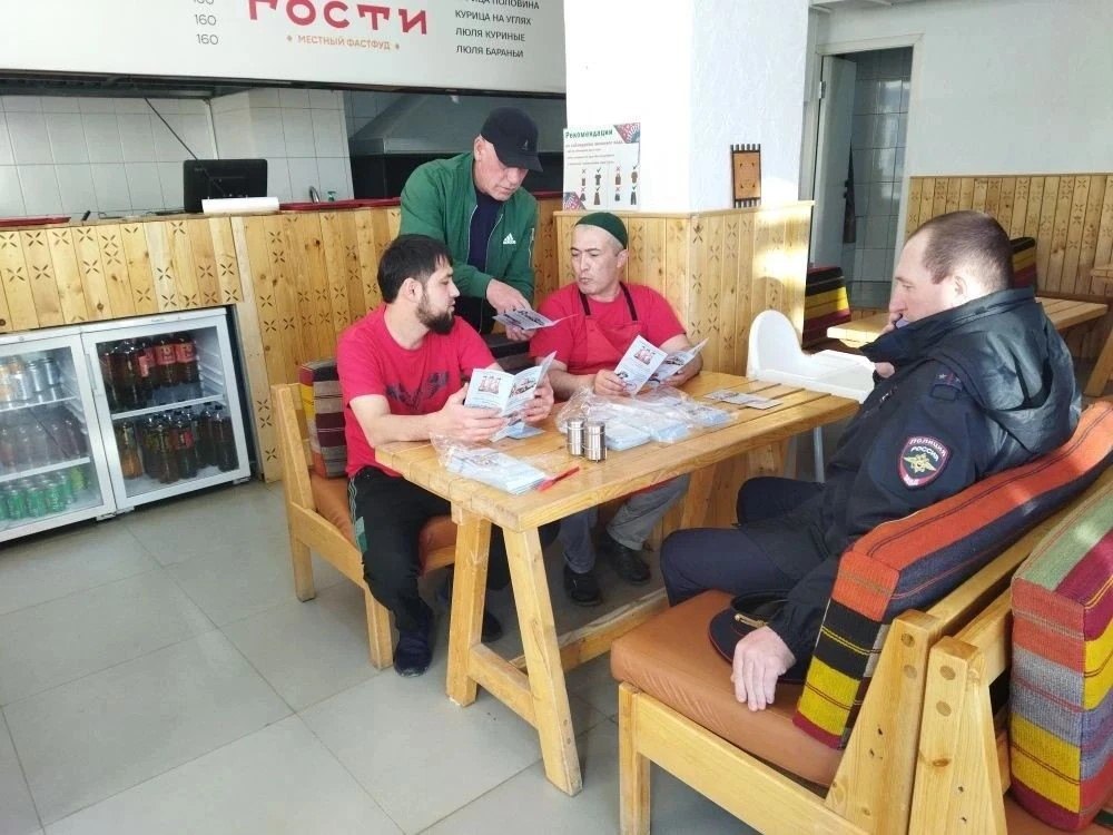 Все о российских законах. Порядка 50 иностранных граждан в Избербаше и Хунзахском районе узнали о правилах пребывания в стране