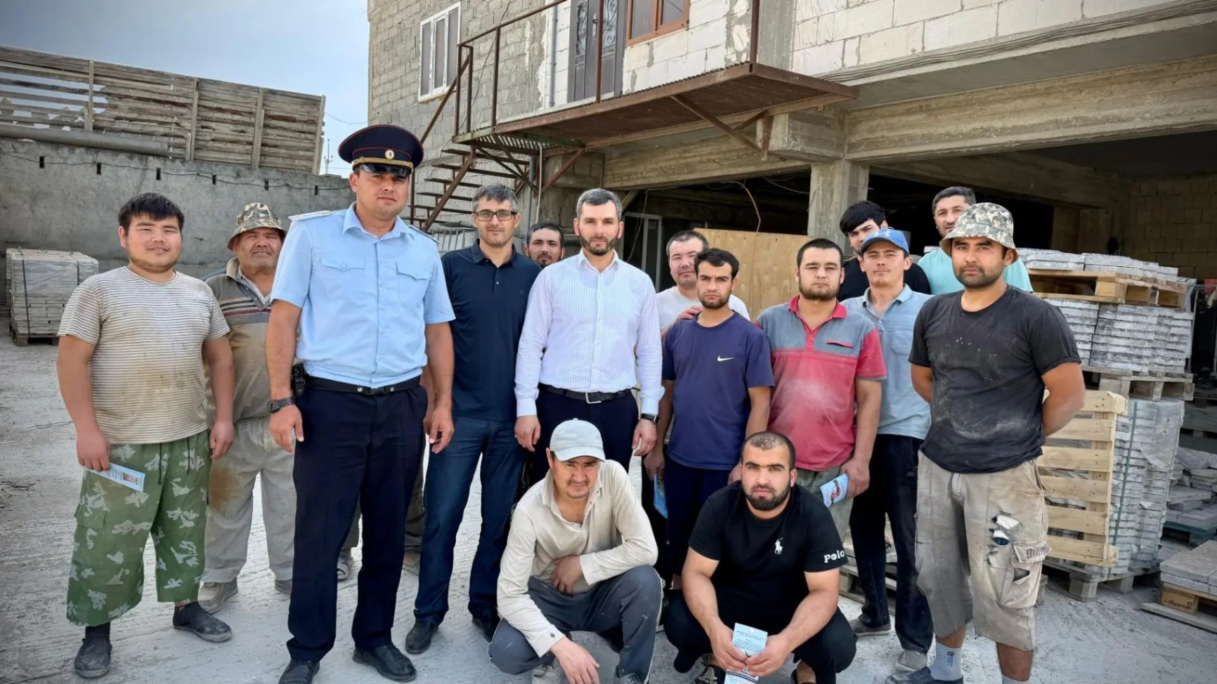 Сотрудники Миннаца Дагестана рассказали порядка 150 трудовым мигрантам правила пребывания в России