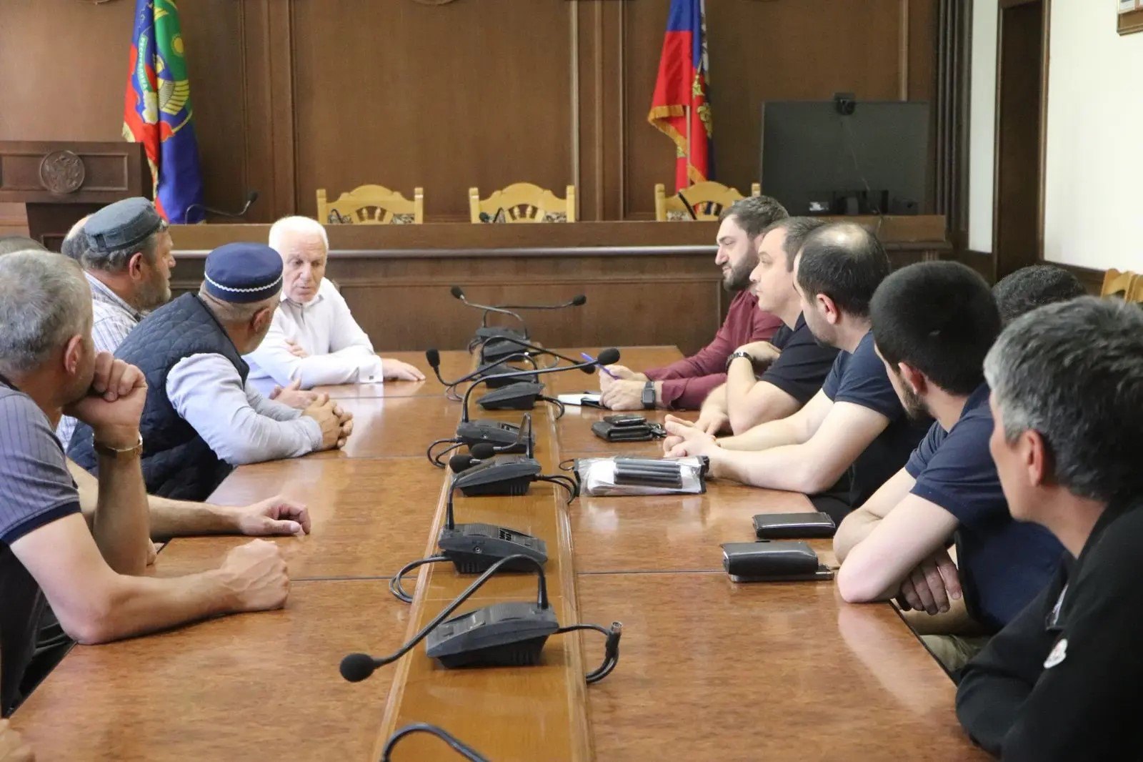 Сотрудники Миннаца Дагестана рассказали порядка 150 трудовым мигрантам правила пребывания в России
