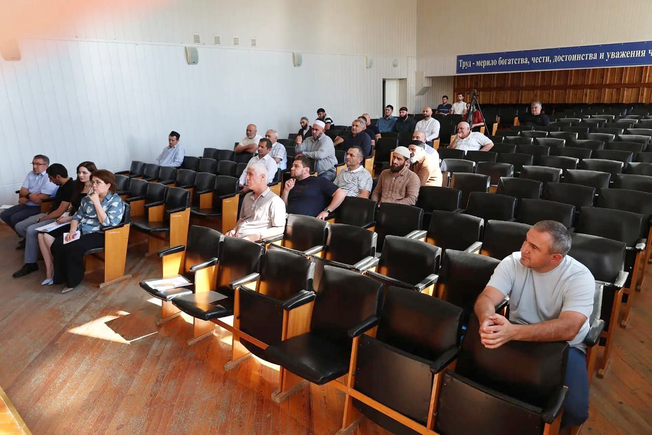 В Бабаюртовском, Карабудахкентском и Каякентском районах обсудили вопросы обеспечения антитеррористической защиты религиозных объектов