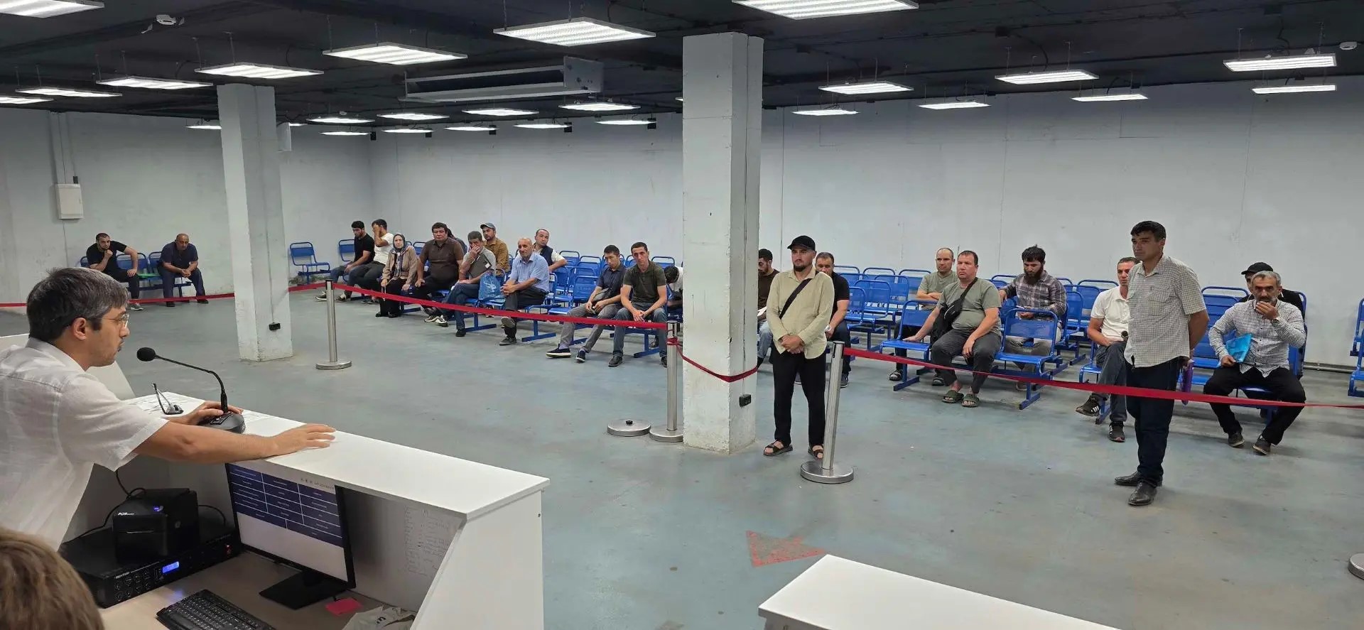 80 иностранным гражданам, работающим в Дагестане, объяснили правила пребывания на территории России