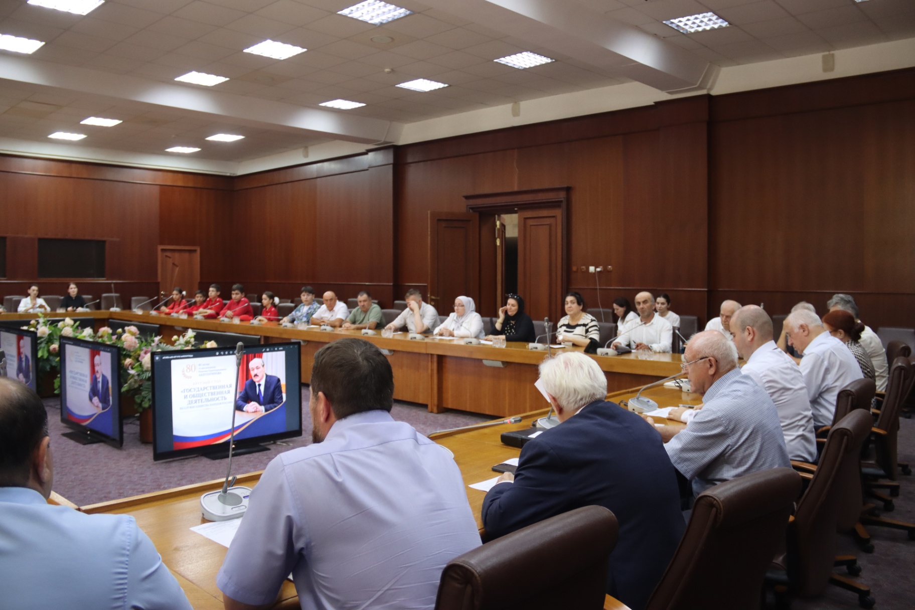 Вклад Рамазана Абдулатипова в сохранение национального многообразия и формирование общероссийской гражданской идентичности обсудили в Махачкале