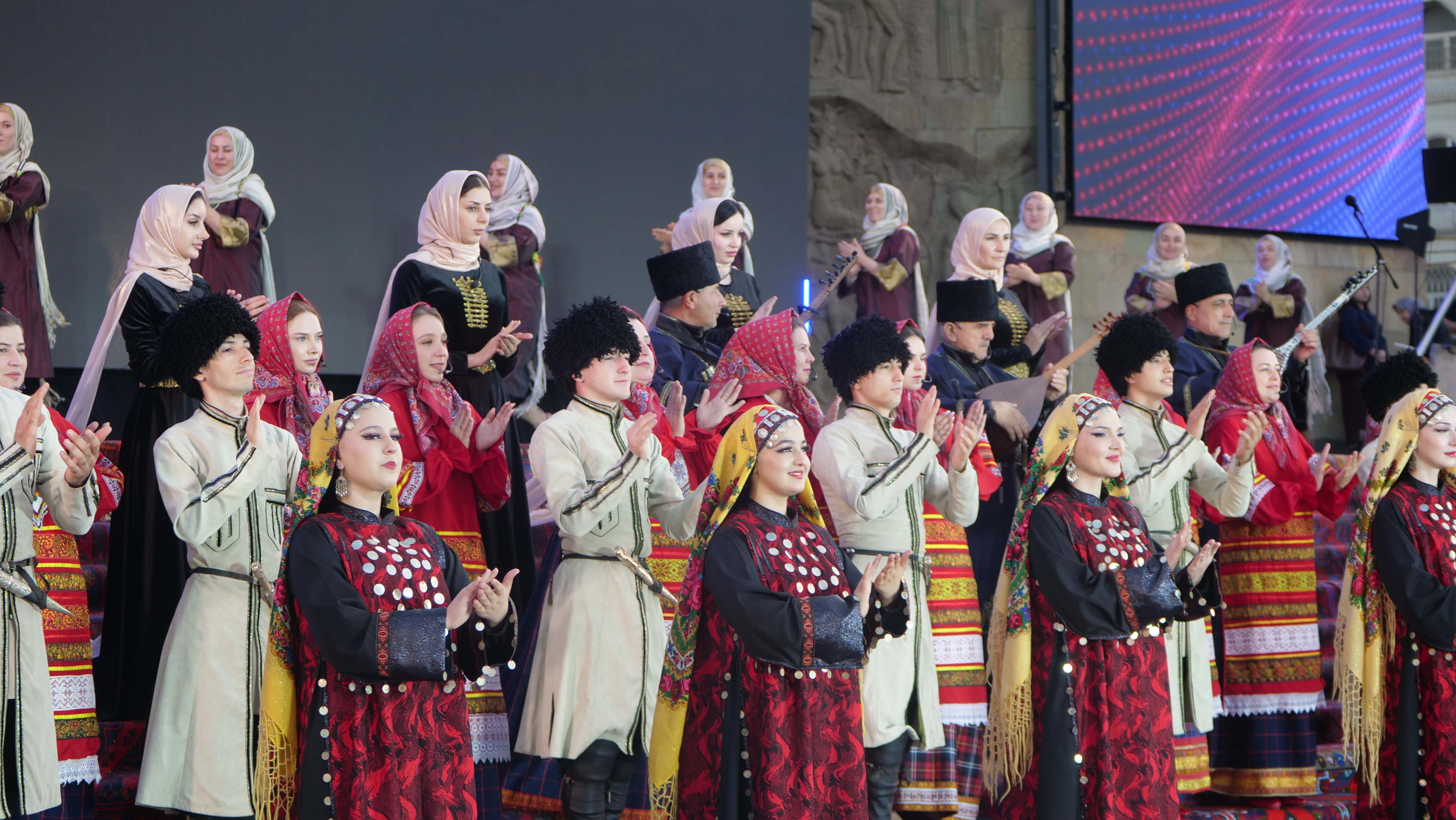 В Махачкале состоялся гала-концерт, посвященный Дню языков народов России