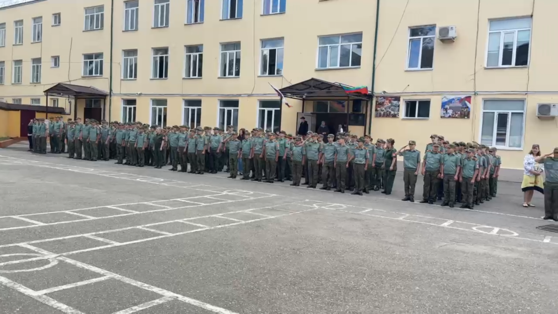 Пример для подражания. В Дагестане Герои России встретились со школьниками и кадетами
