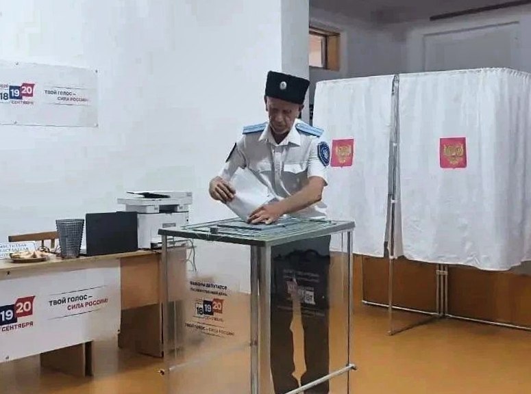 Сотрудники Республиканского казачьего центра в Кизляре, а также казаки города, Кизлярского и Тарумовского районов исполнили свой гражданский долг