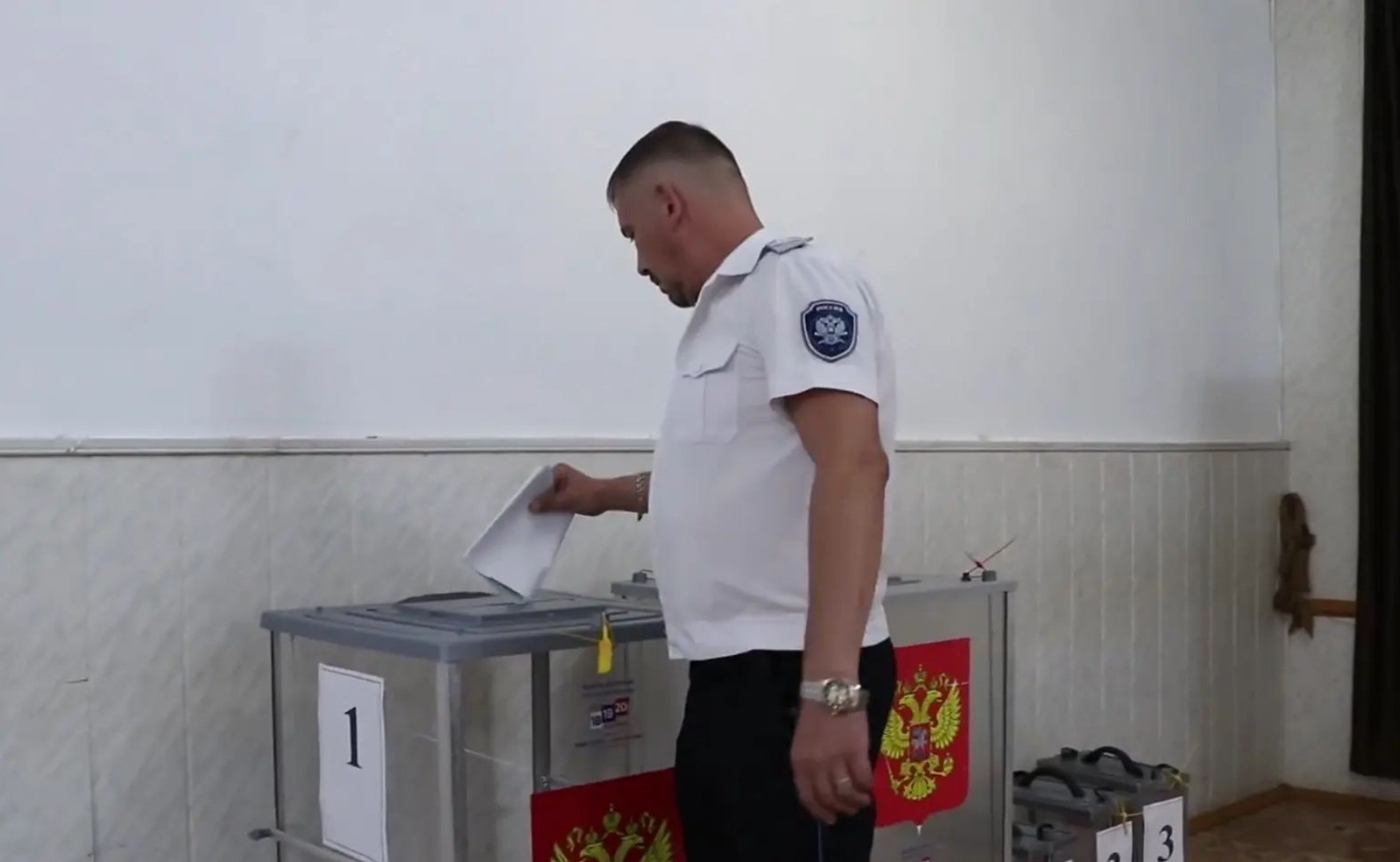 Сотрудники Республиканского казачьего центра в Кизляре, а также казаки города, Кизлярского и Тарумовского районов исполнили свой гражданский долг