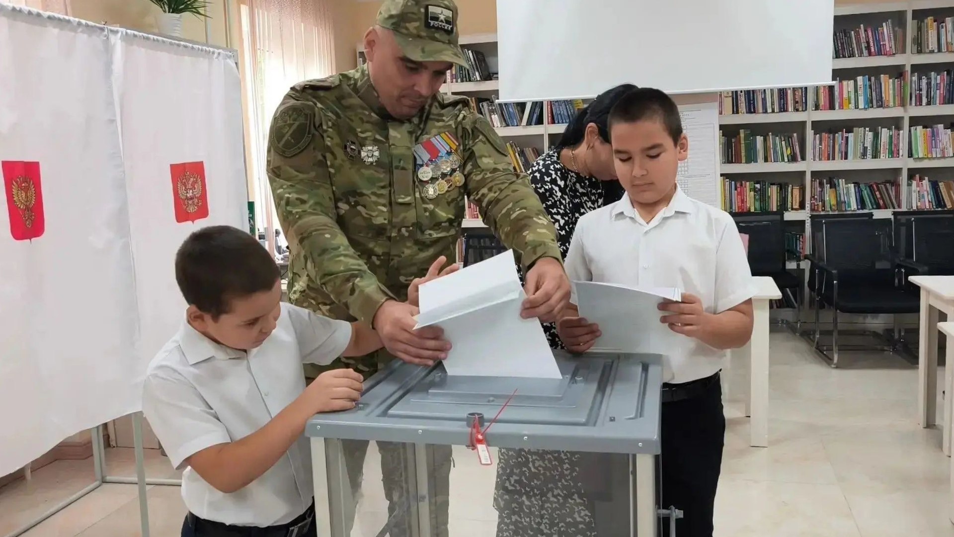 Сотрудники Республиканского казачьего центра в Кизляре, а также казаки города, Кизлярского и Тарумовского районов исполнили свой гражданский долг